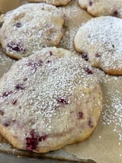 Fursecuri fragede cu ciocolata alba si zmeura/Raspberry white chocolate cookies (300 GR)