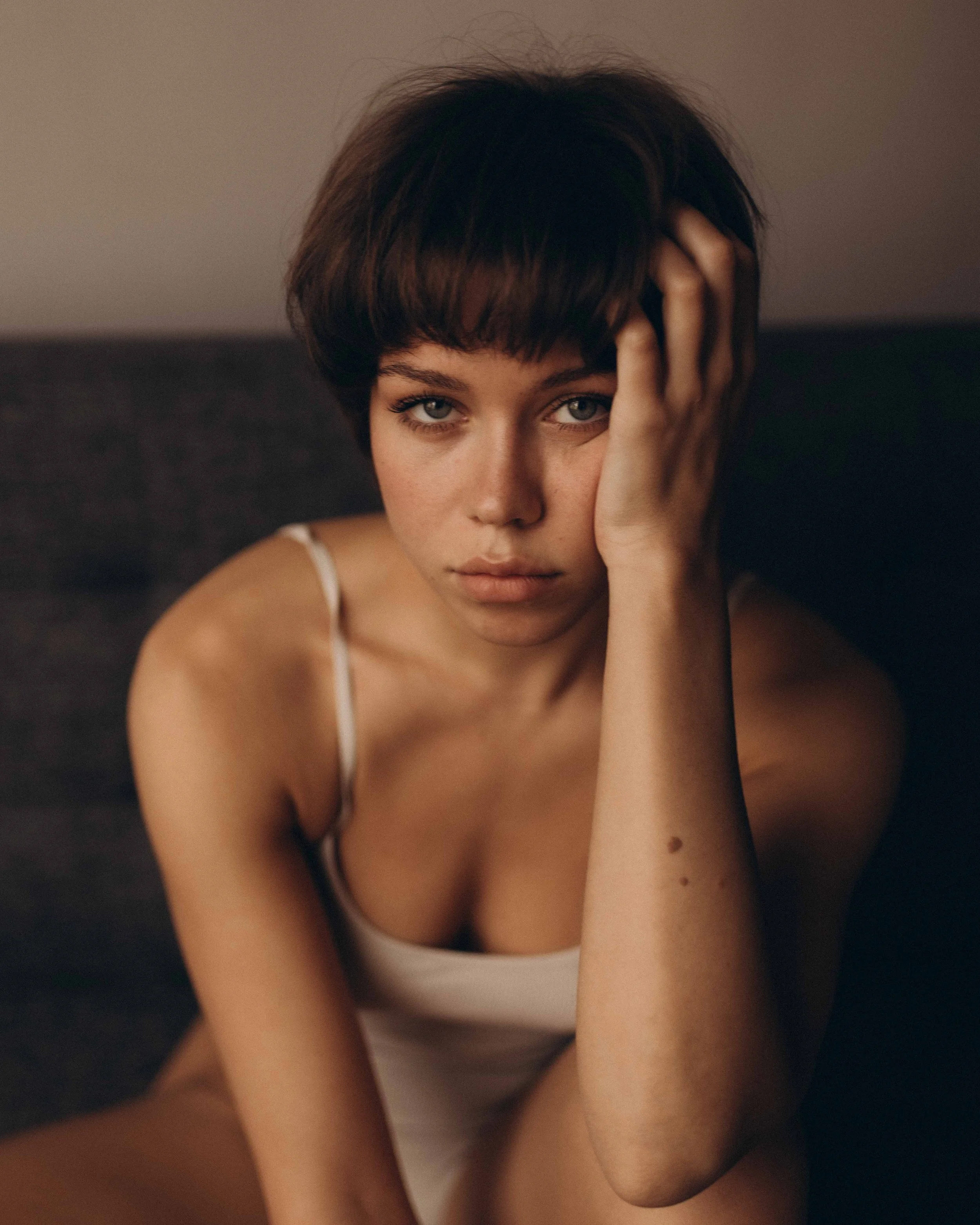 portrait-book-mannequin-regard-intense-studio-jeremy-talens-photographe-lyon