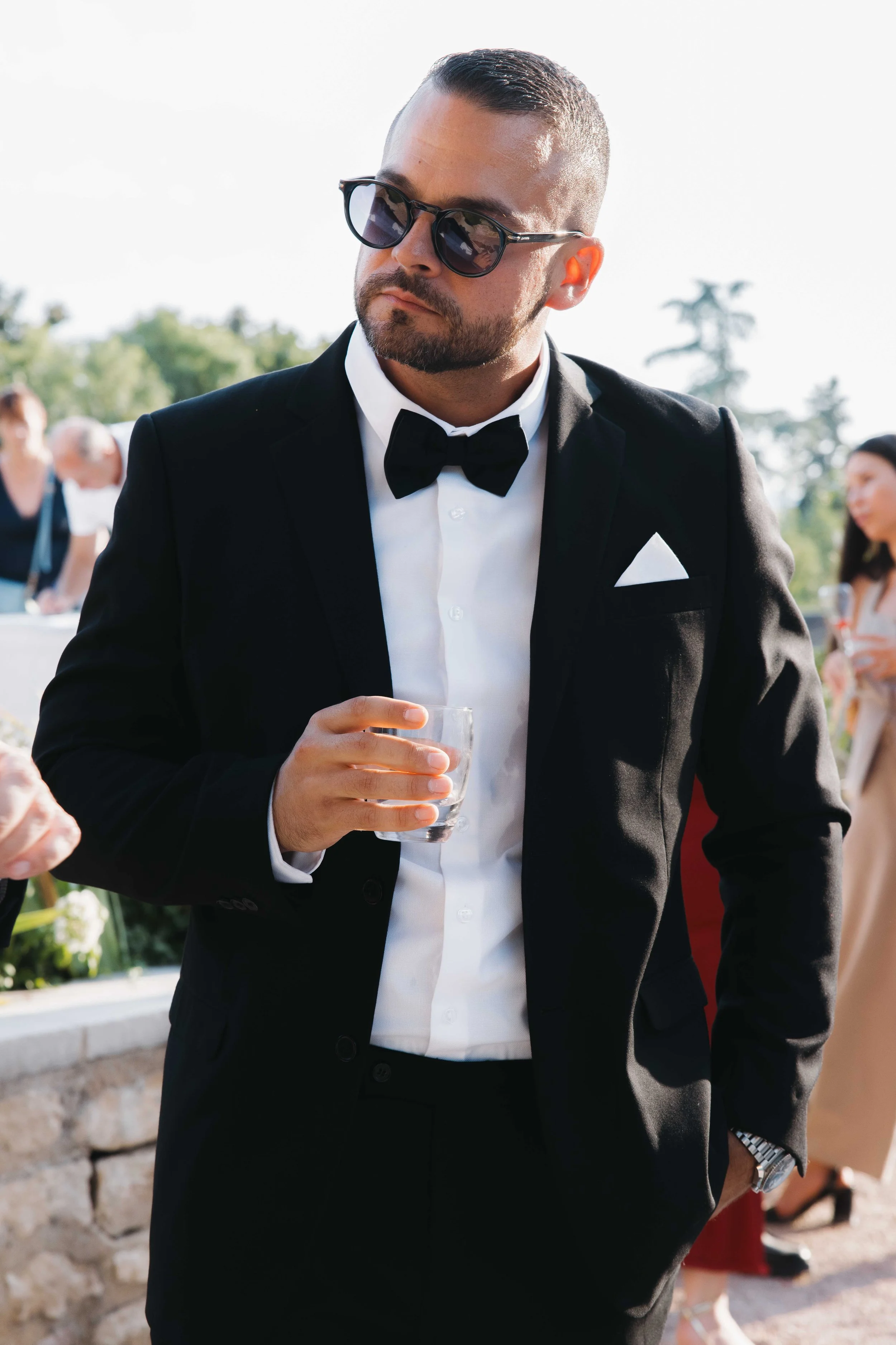Mariage au chateau de Saint Bernard, mariage beaujolais, photographe mariage lyon, cocktail, smocking 