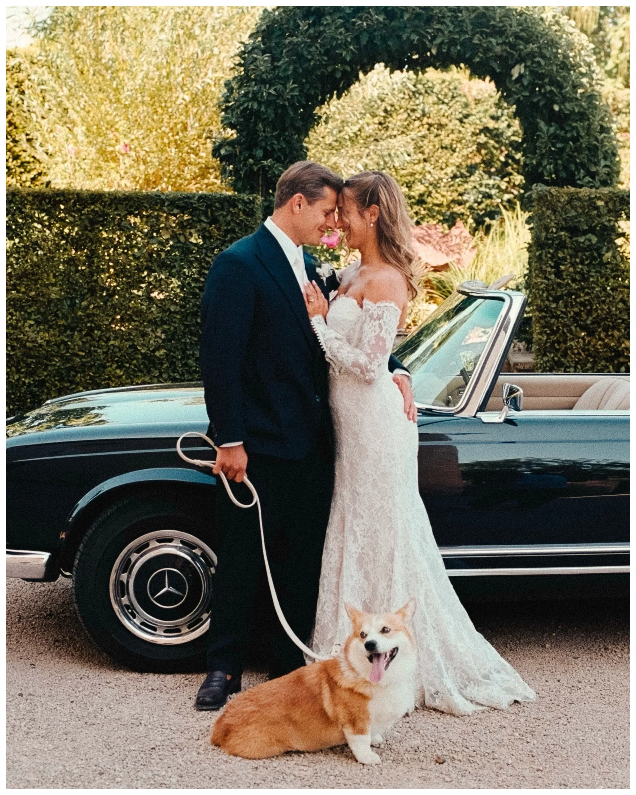 FR - 
Retour sur le mariage de Margaux &amp; Maxence au c&oelig;ur du ch&acirc;teau de saint bernard dans le beaujolais, une s&eacute;rie full argentique avec un c&ocirc;t&eacute; r&eacute;tro vintage que j&rsquo;aime &eacute;norm&eacute;ment 🤍

Un 