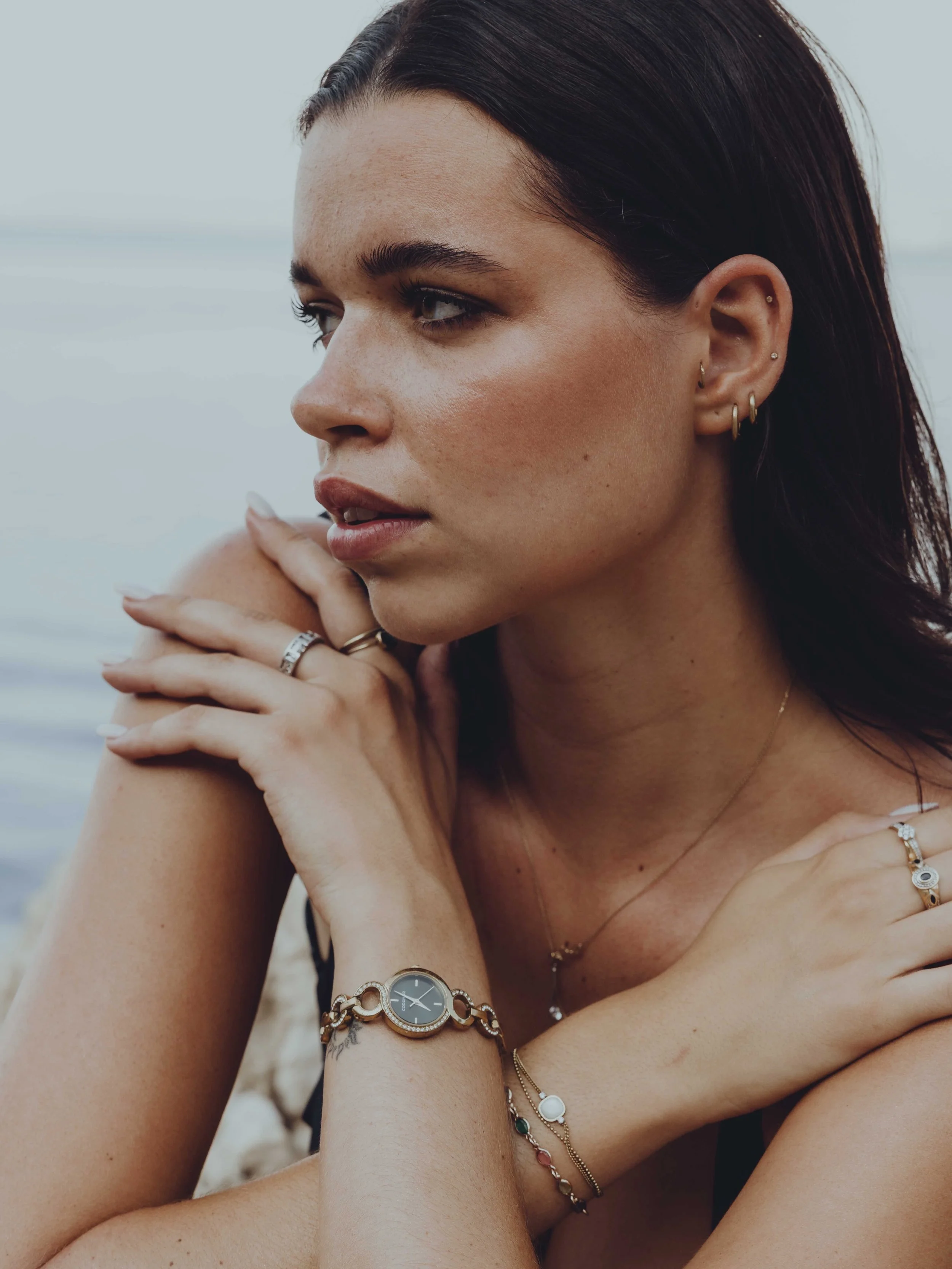 Shoot for @juliee_.crt 
&Agrave; Nice, C&ocirc;te d&rsquo;Azur 

#photographerlyon #portraitphotography #editorialphotography #fashionphotography #nicefrance cotedazur naturallight filmlook beautyphotography jewelryphotography modelportfolio frenchri