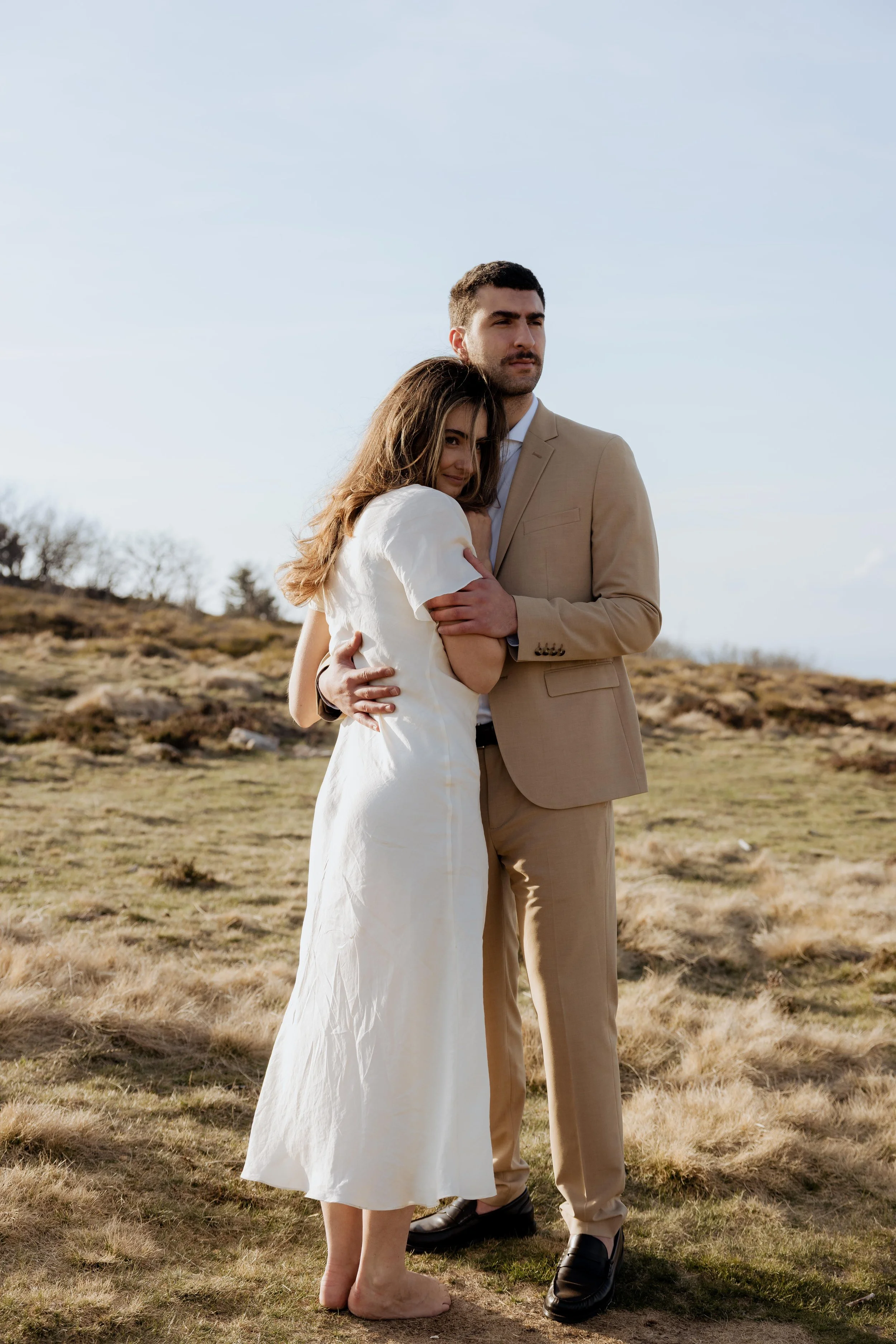 session-engagement-beaujolais-coucher-de-soleil-couple-fiancailles-bague-jeremy-talens