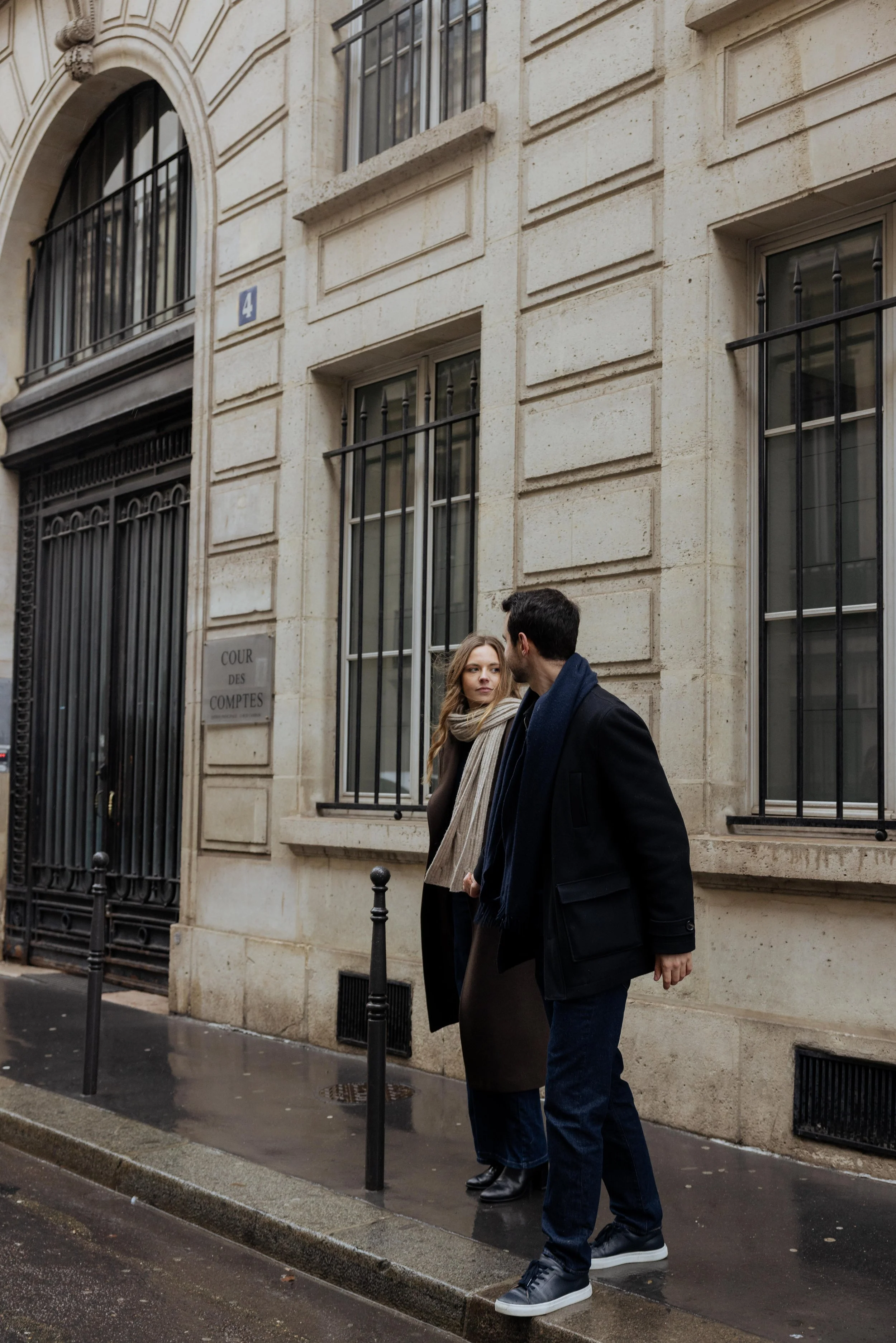 session-couple-photographe-mariage-jeremy-talens-louvre-paris