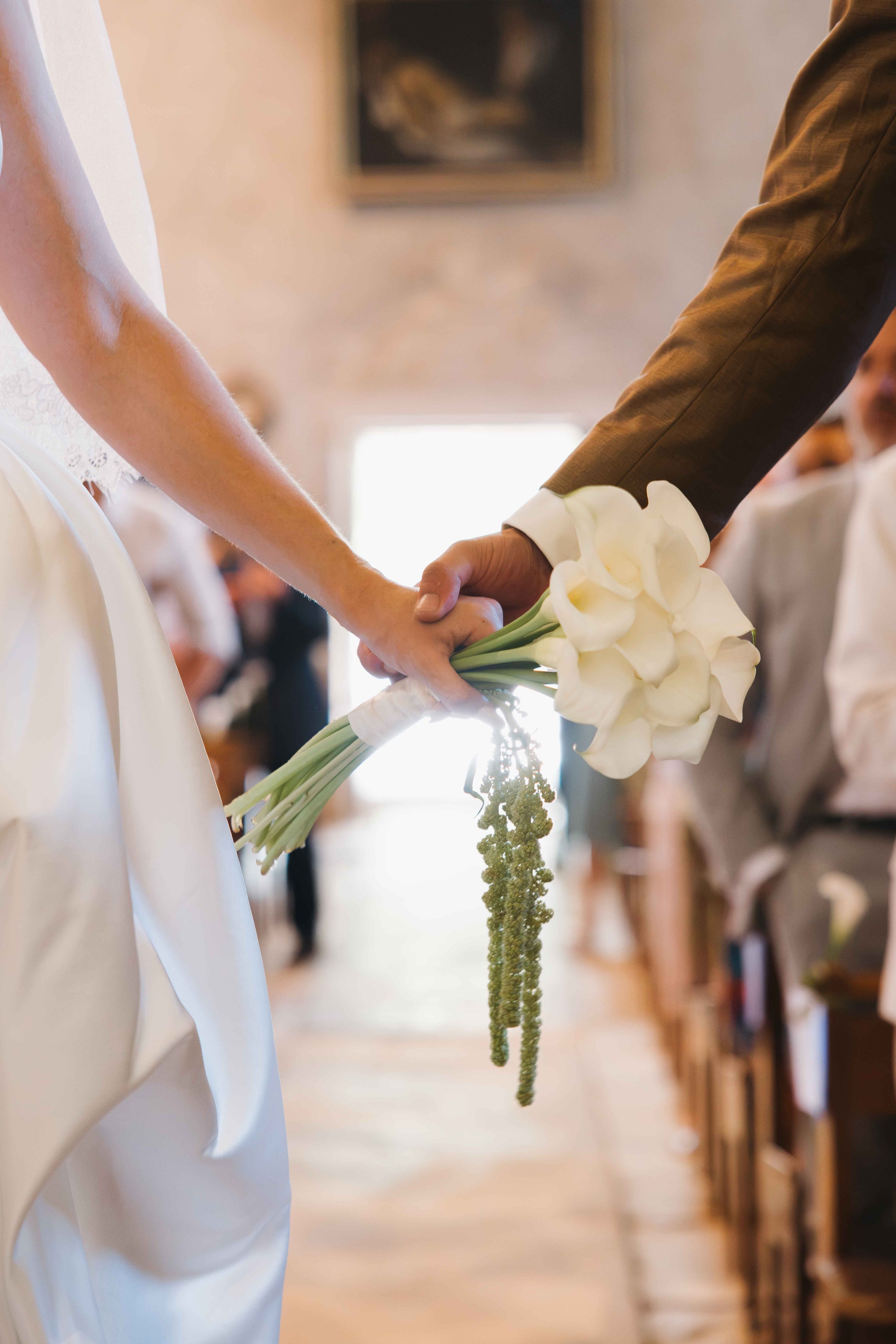 Mariage au chateau de Saint Bernard, mariage beaujolais, photographe mariage lyon, cérémonie religieuse, église de saint bernard 