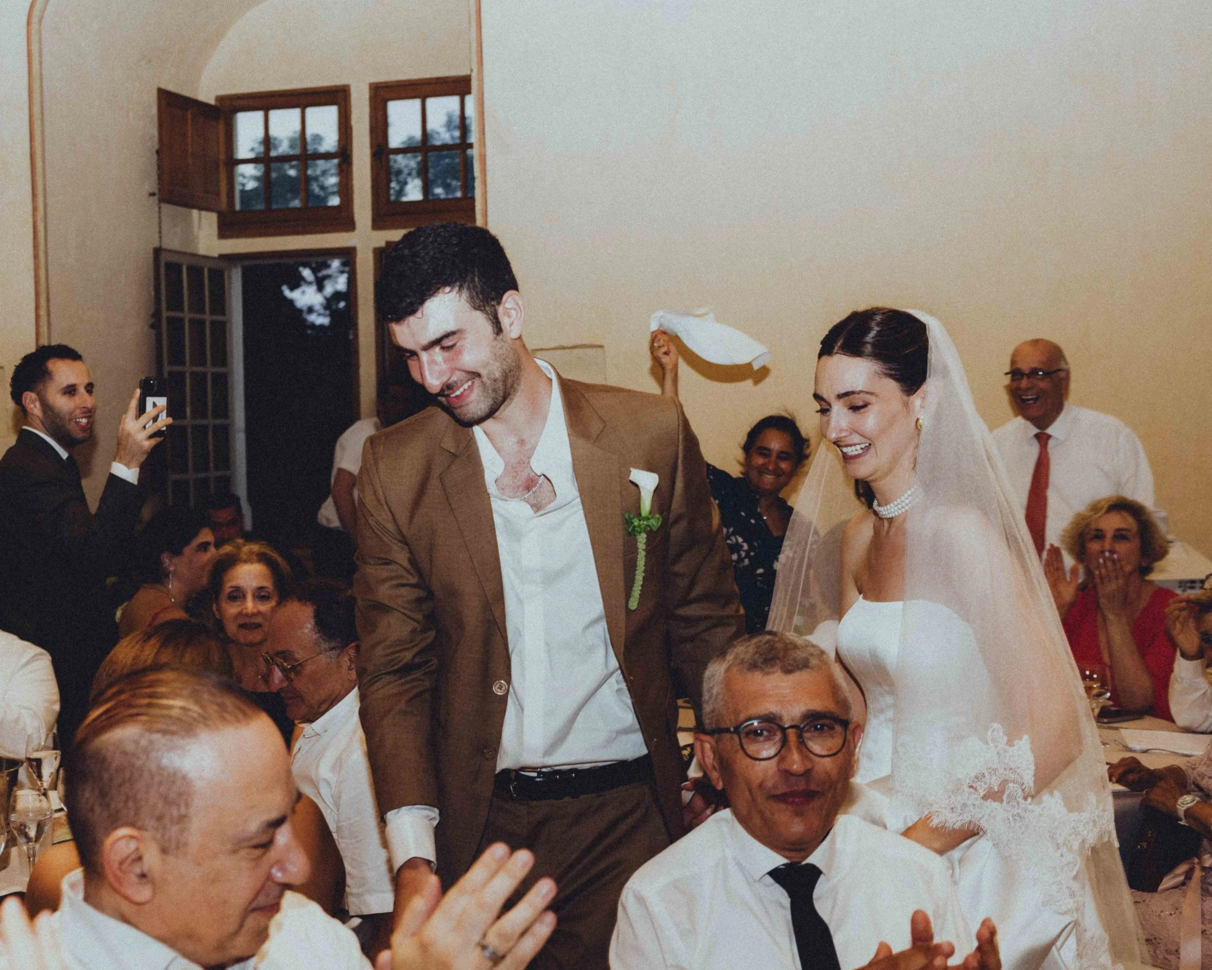 Mariage au chateau de Saint Bernard, mariage beaujolais, photographe mariage lyon, diner et soirée.