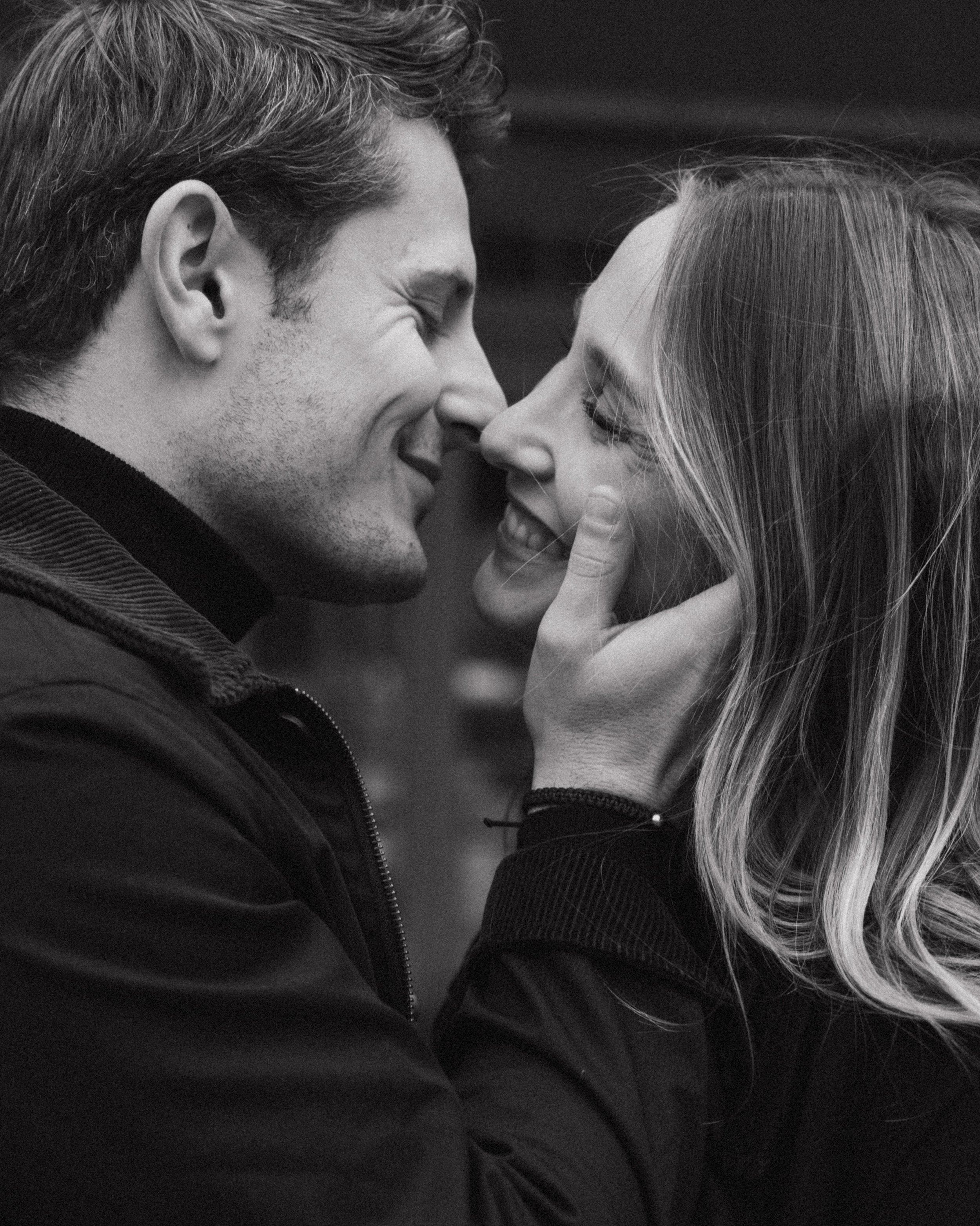 session-engagement-lyon-centre-couple-bague-fiancaillles-jeremy-talens-lyon-6
