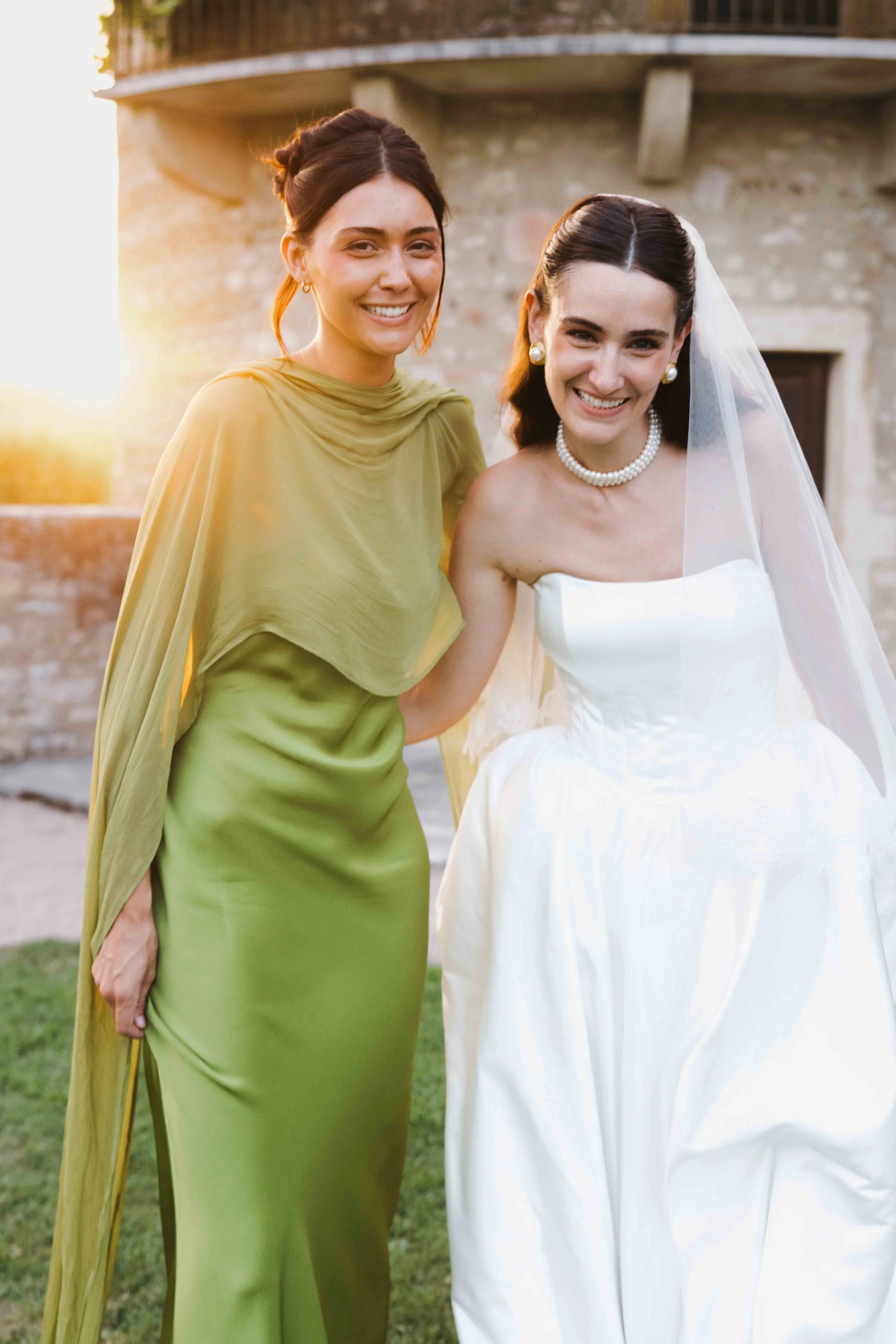 Mariage au chateau de Saint Bernard, mariage beaujolais, photographe mariage lyon, cocktail et invités.
