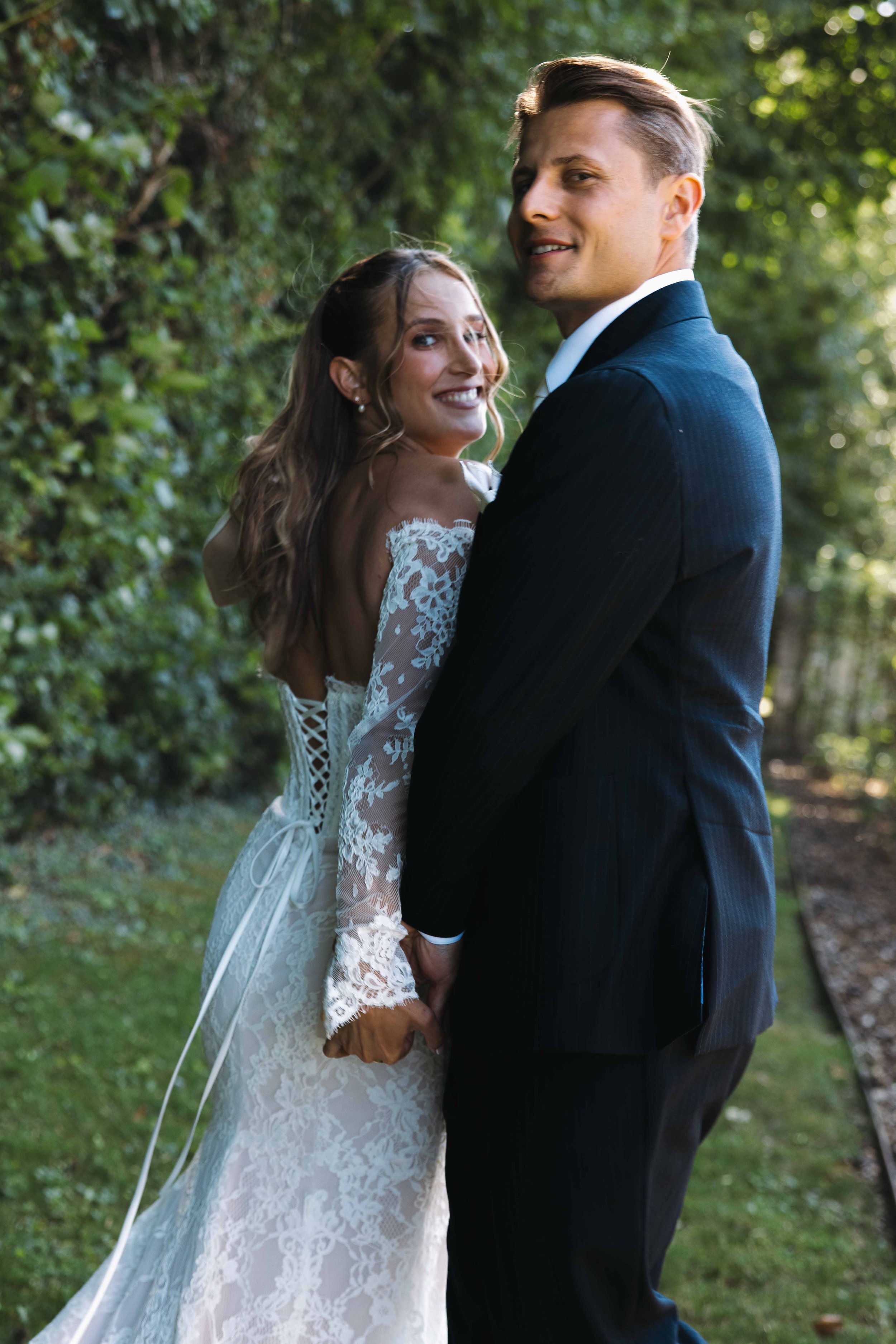 Mariage au chateau de Saint Bernard dans le beaujolais, session couple, photographe mariage lyon.