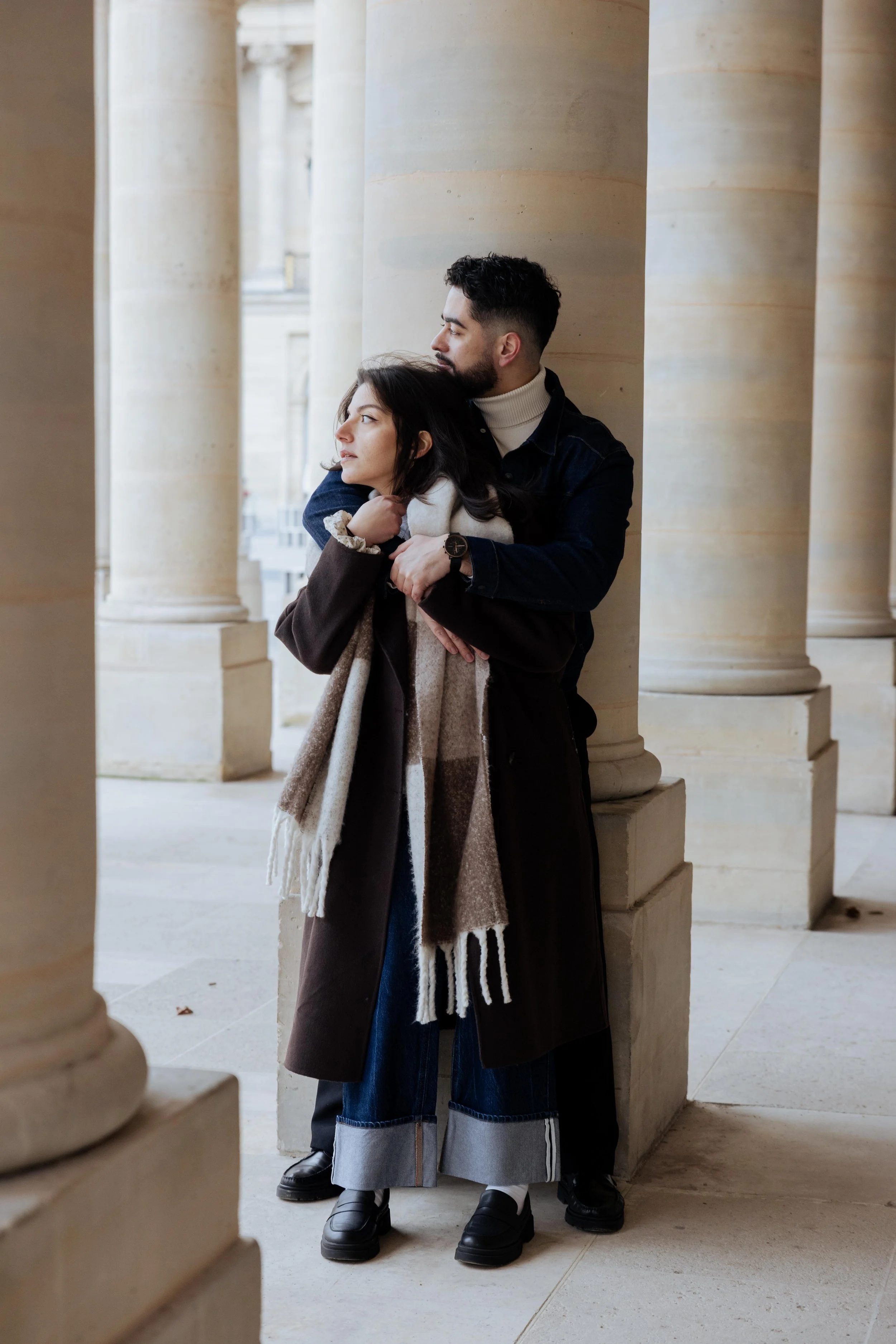 session-couple-paris-louvre-photographe-mariage-jeremy-talens-quai-seine
