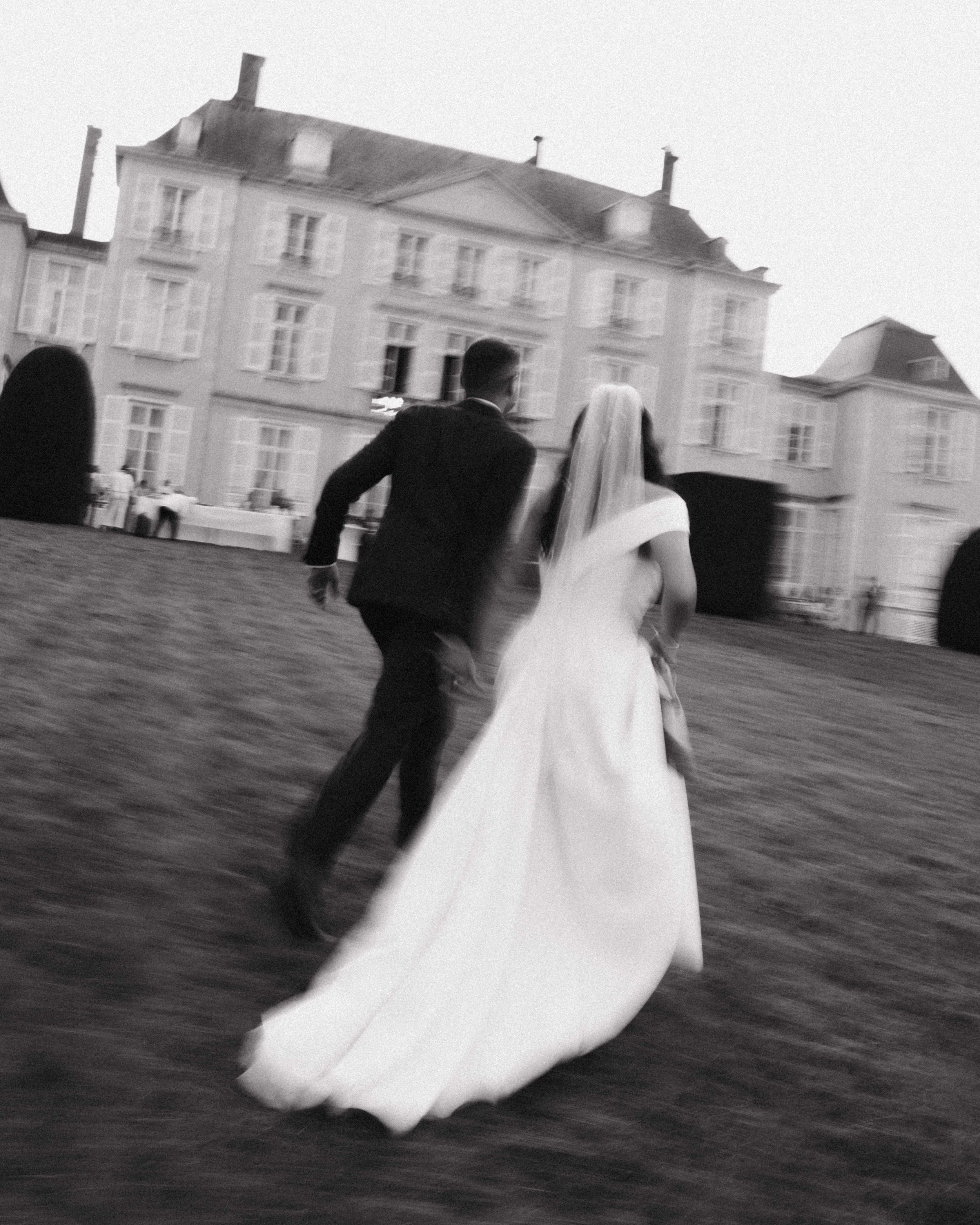 photographe mariage lyon, mariage au chateau de saint trys, beaujolais, noir et blanc, argentique et film, jeremy talens, grain.