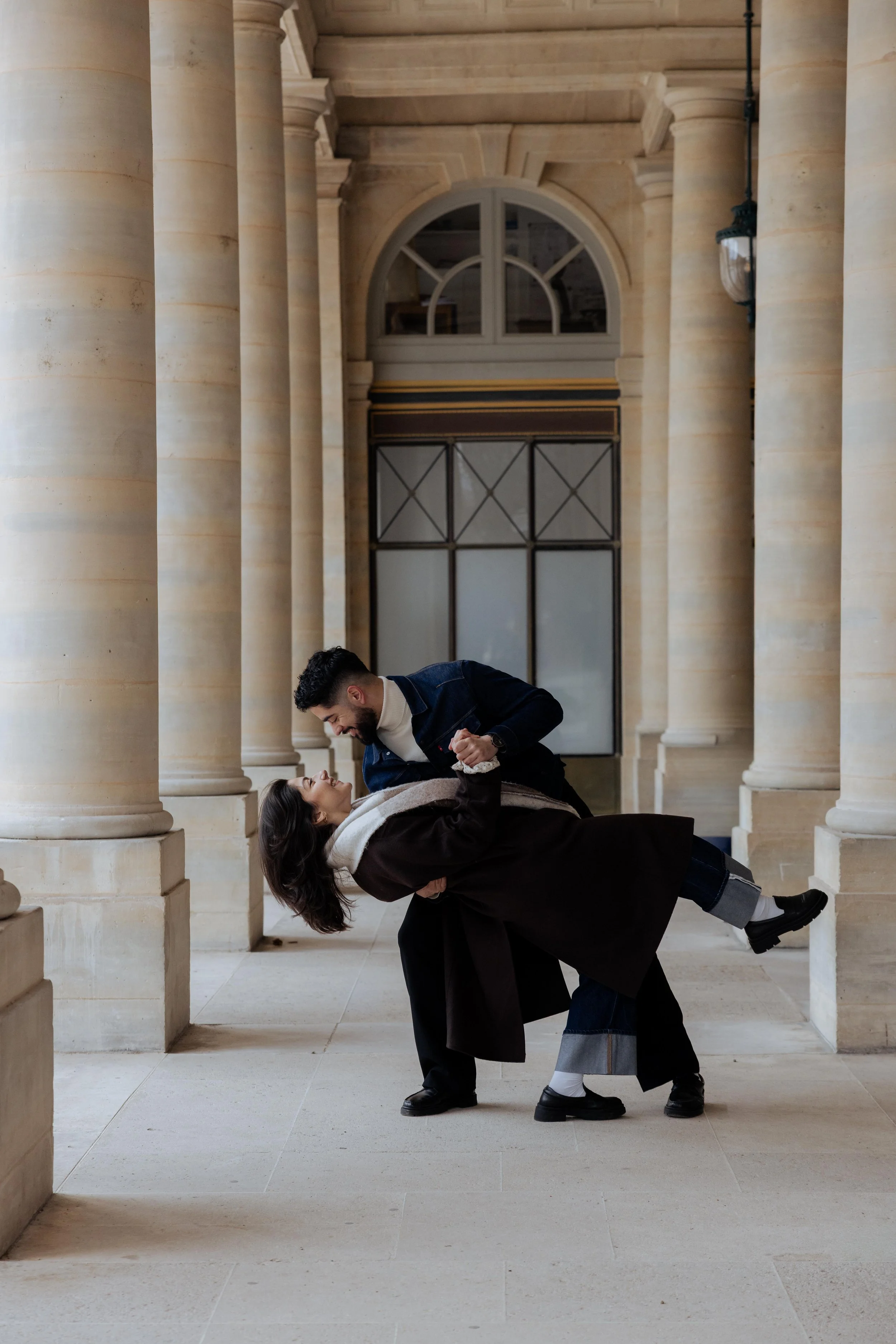 session-couple-photographe-mariage-jeremy-talens-louvre-paris