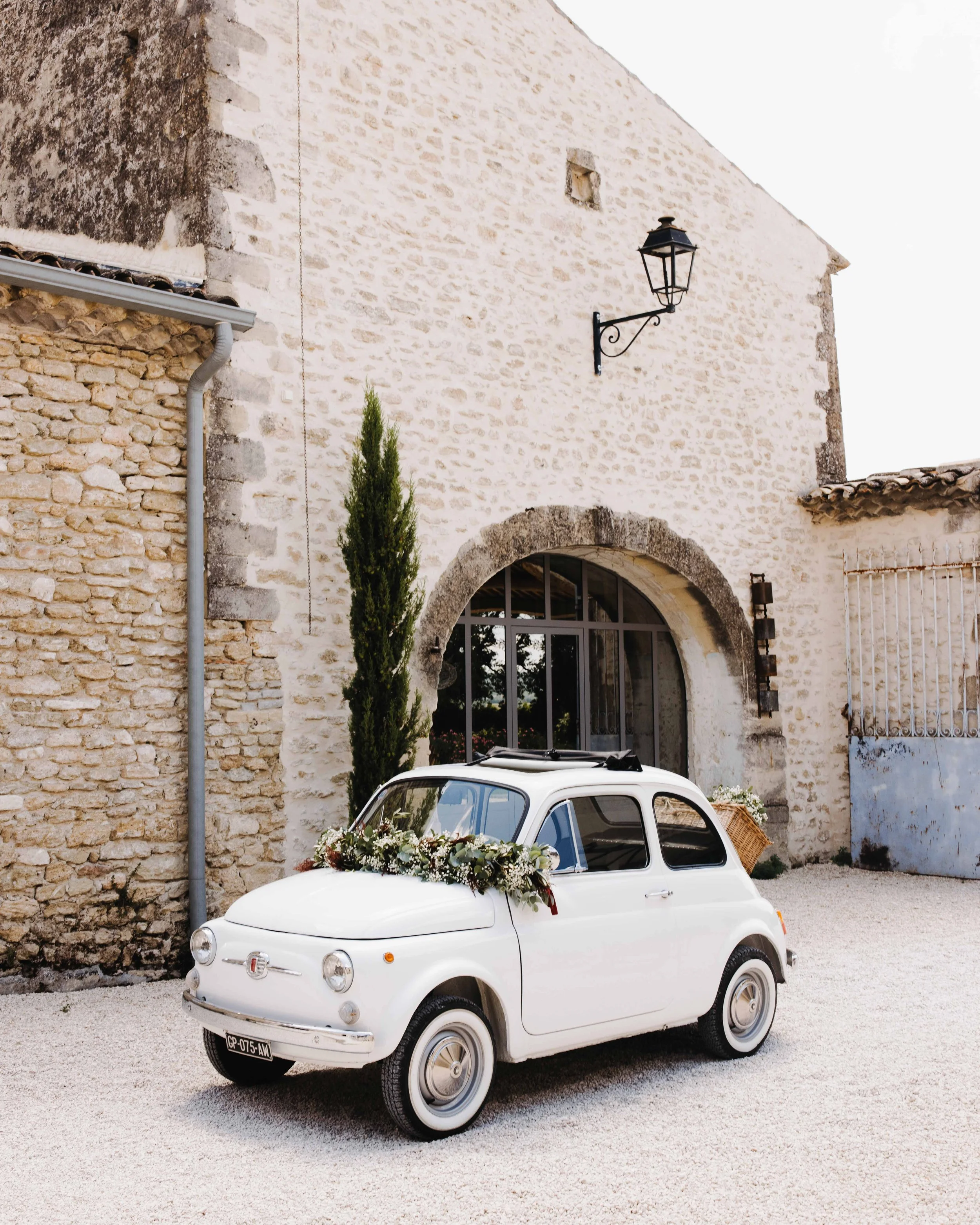 lola-et-maxime-domaine-du-bijoutier-drome-provencal-mariage-haut-de-gamme-luxe-religieux-grignan-9.jpg