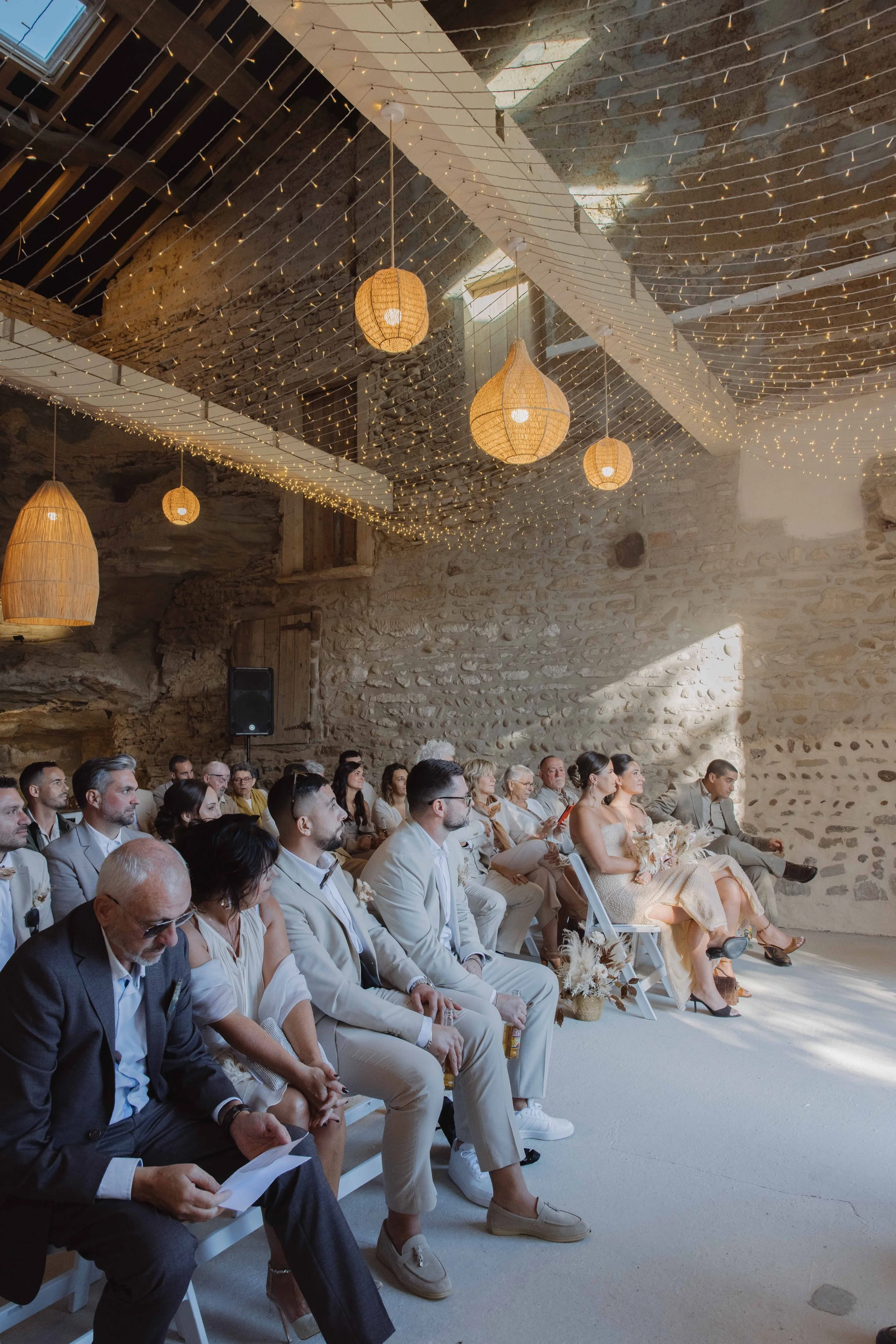 couple-marie-coucher-de-soleil-la-ferme-du-rocher-isere-ceremonie-laique