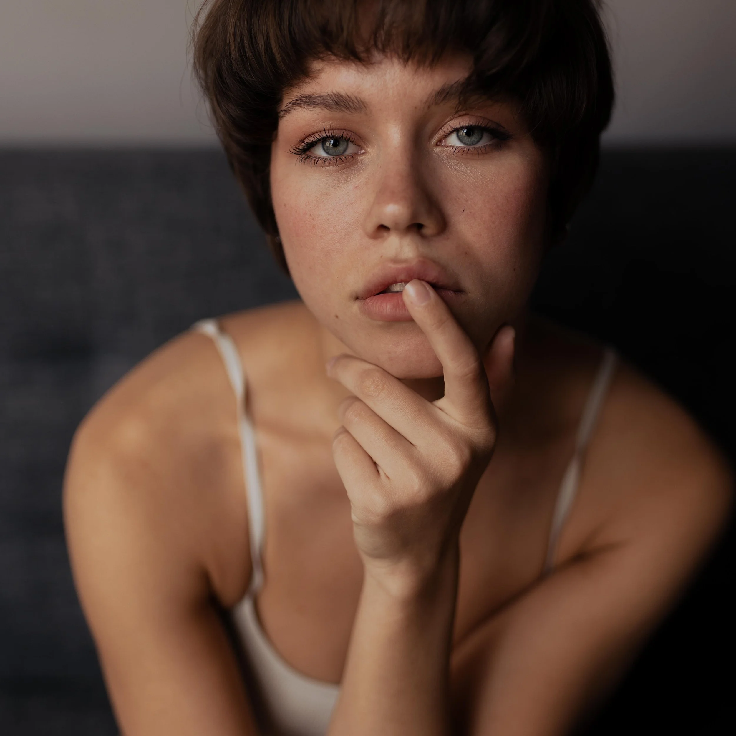 shooting-editorial-photographe-mode-paris-lyon-jeremy-talens-portrait-femme-devenir-mannequin-book-polaroid