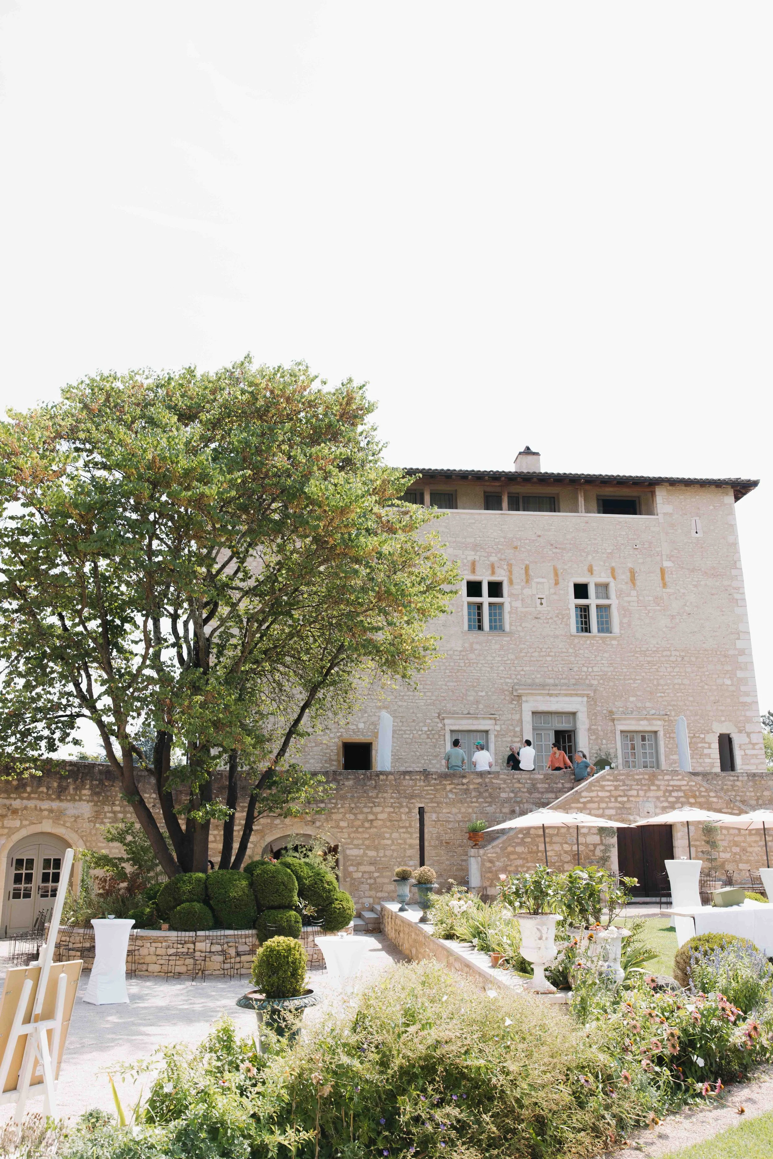 Mariage au chateau de Saint Bernard, mariage beaujolais, photographe mariage lyon, préparatifs 