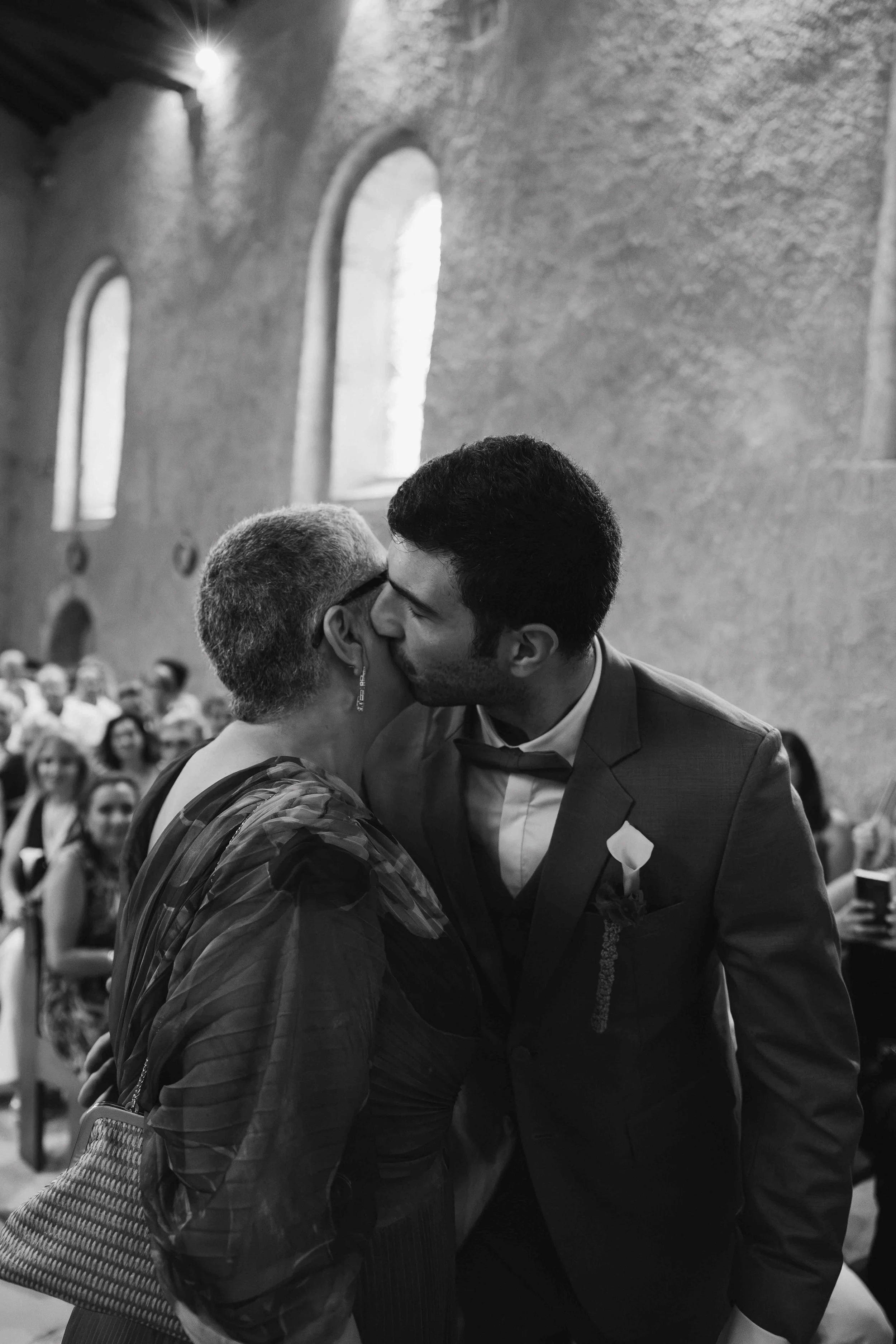 Mariage au chateau de Saint Bernard, mariage beaujolais, photographe mariage lyon, cérémonie religieuse, église de saint bernard 