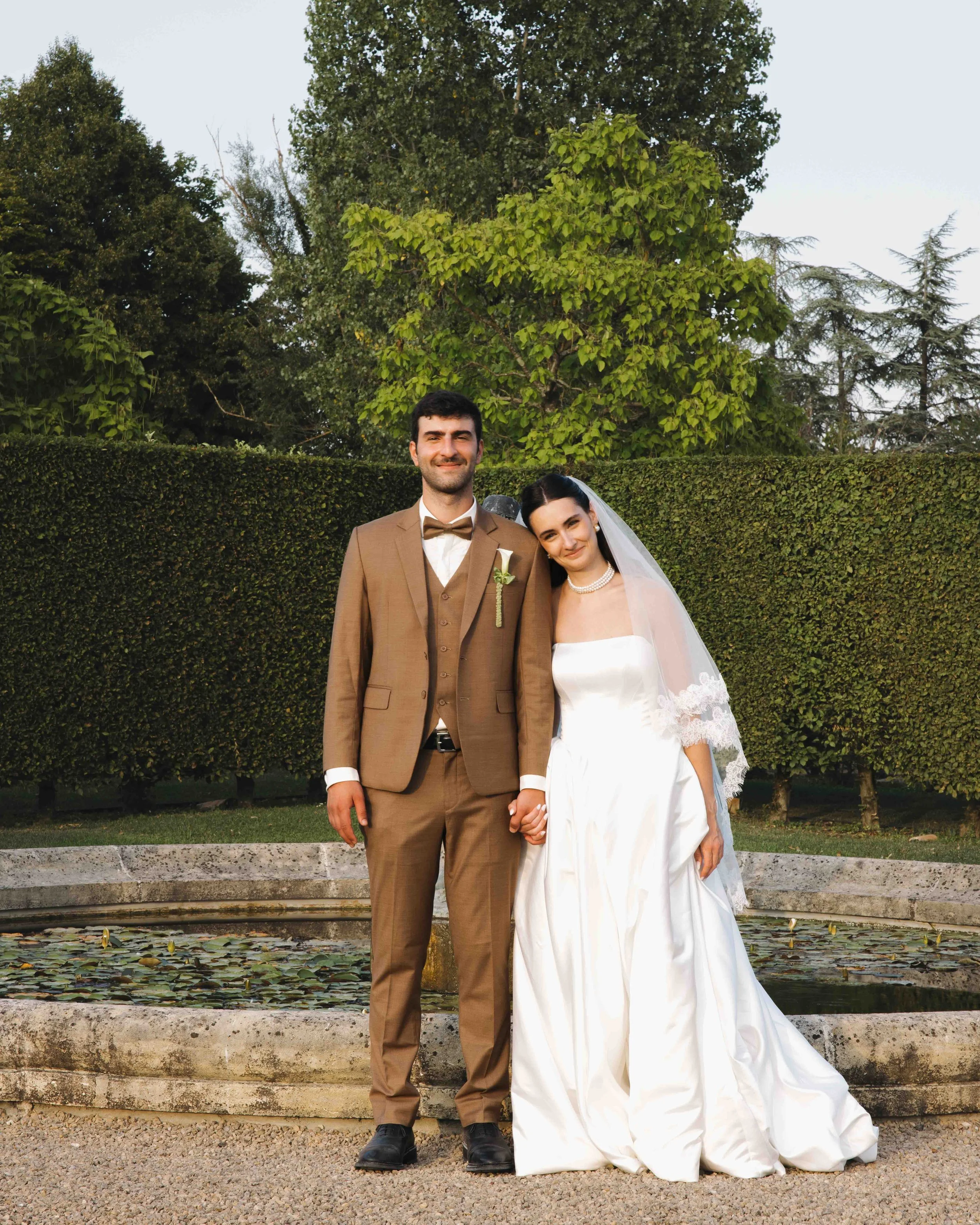 Mariage au chateau de Saint Bernard, mariage beaujolais, photographe mariage lyon, session couple, golden hour 