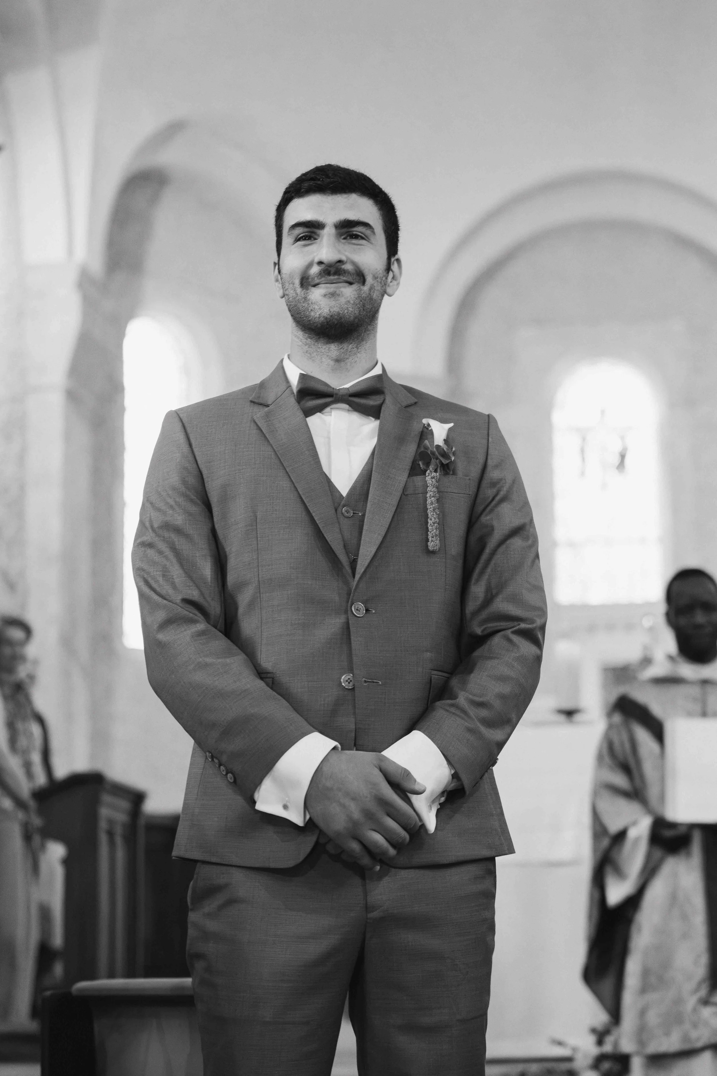 Mariage au chateau de Saint Bernard, mariage beaujolais, photographe mariage lyon, cérémonie religieuse, église de saint bernard 