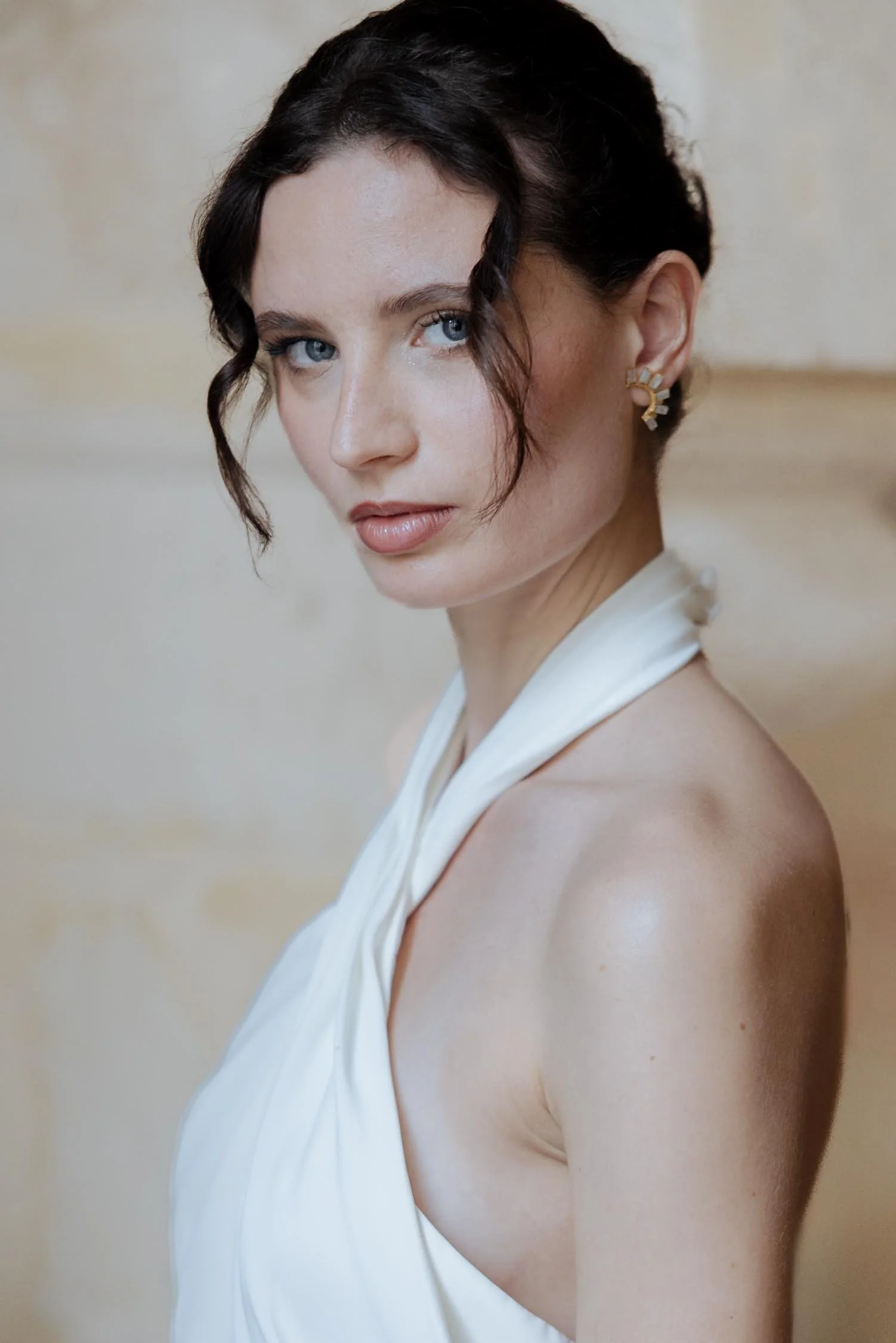 session-engagement-paris-fiancailles-bague-robe-louvre-monument-historique-jeremy-talens-photographe-mariage
