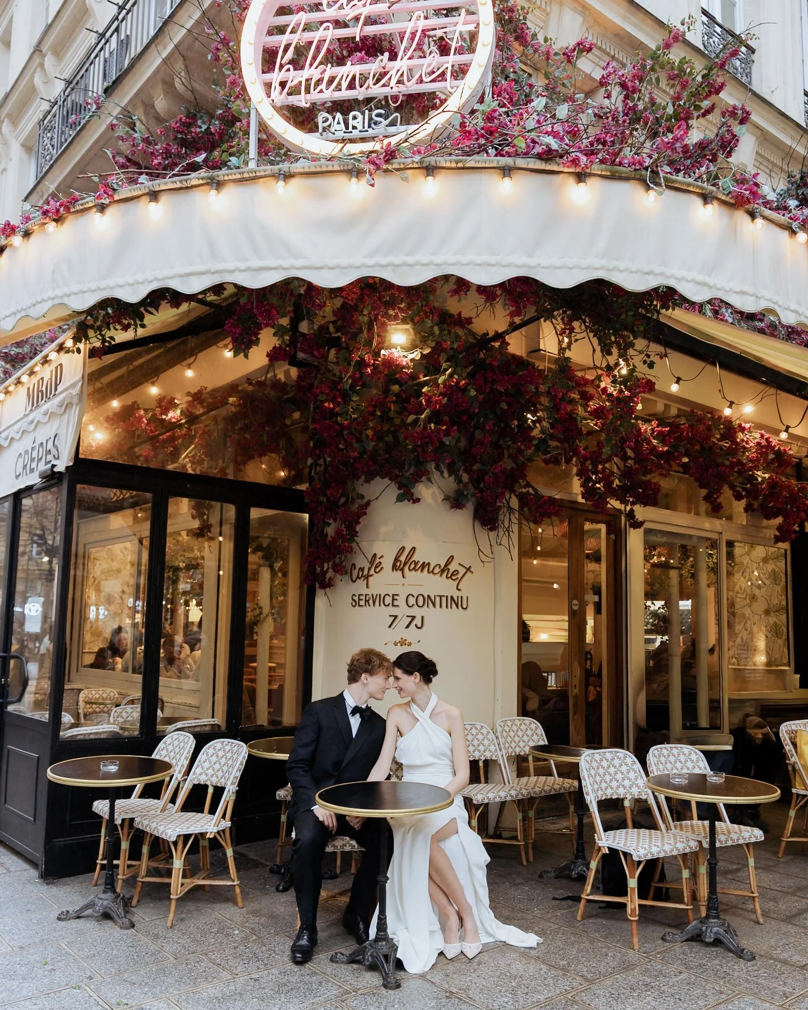 session-engagement-paris-fiancailles-bague-robe-louvre-monument-historique-jeremy-talens-photographe-mariage