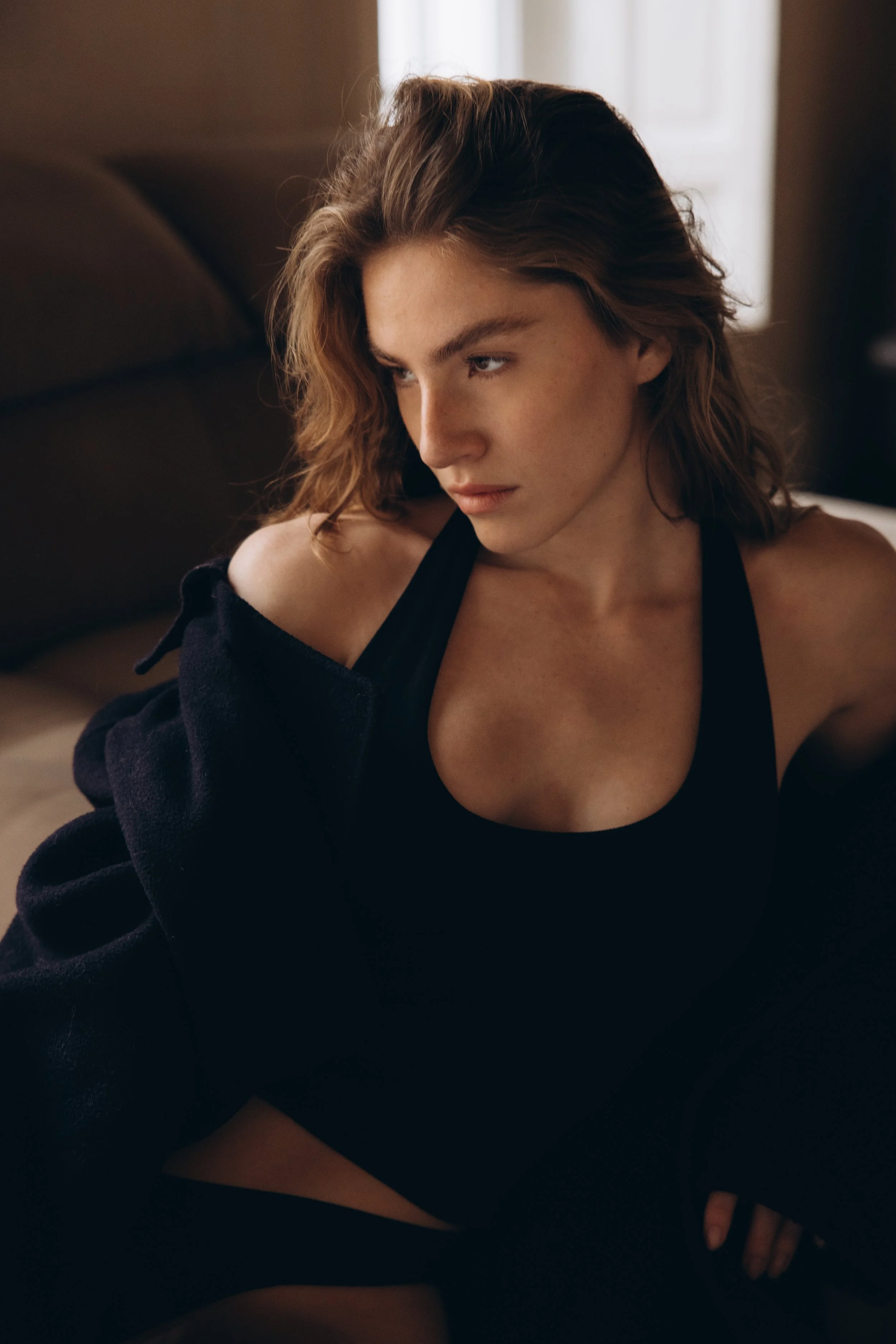 portrait-femme-session-editoriale-lumiere-naturelle-jeremy-talens-photographe-lyon