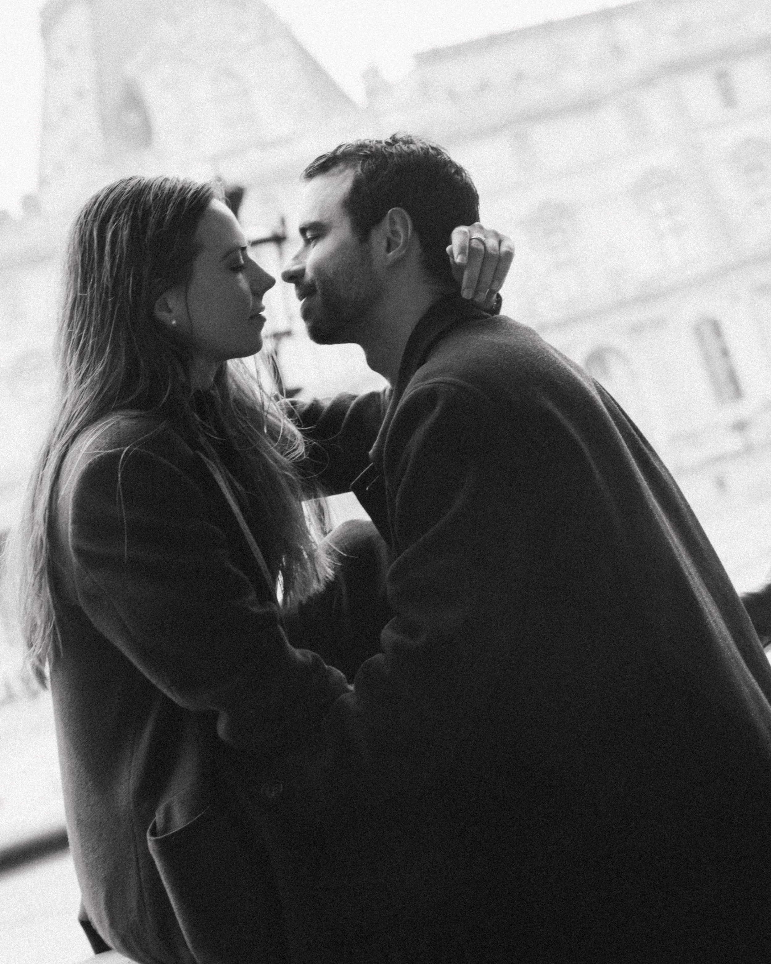 session-couple-photographe-mariage-jeremy-talens-louvre-paris