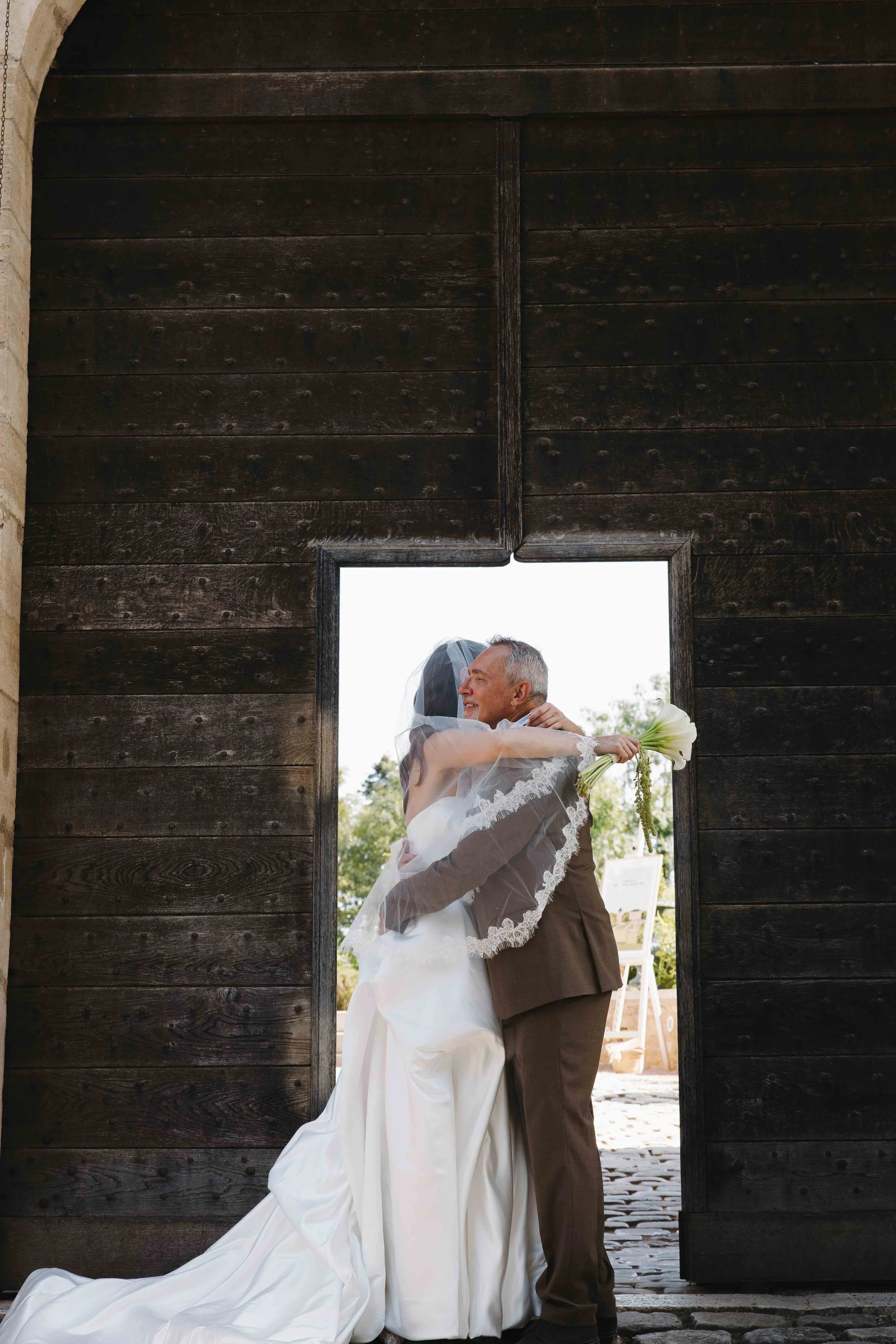 Mariage au chateau de Saint Bernard, mariage beaujolais, photographe mariage lyon, reveal papa de la mariée 