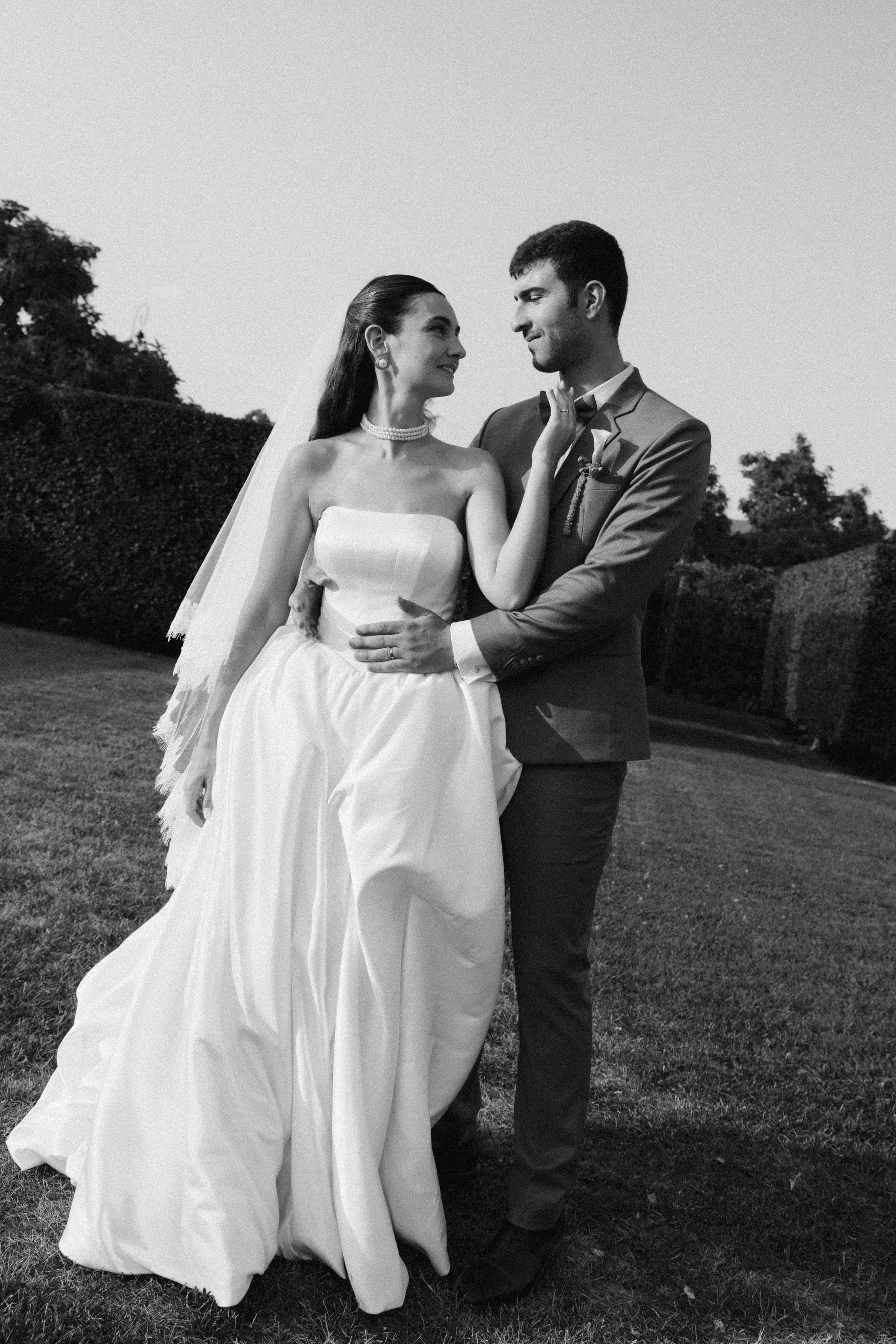 Mariage au chateau de Saint Bernard, mariage beaujolais, photographe mariage lyon, session couple, golden hour 