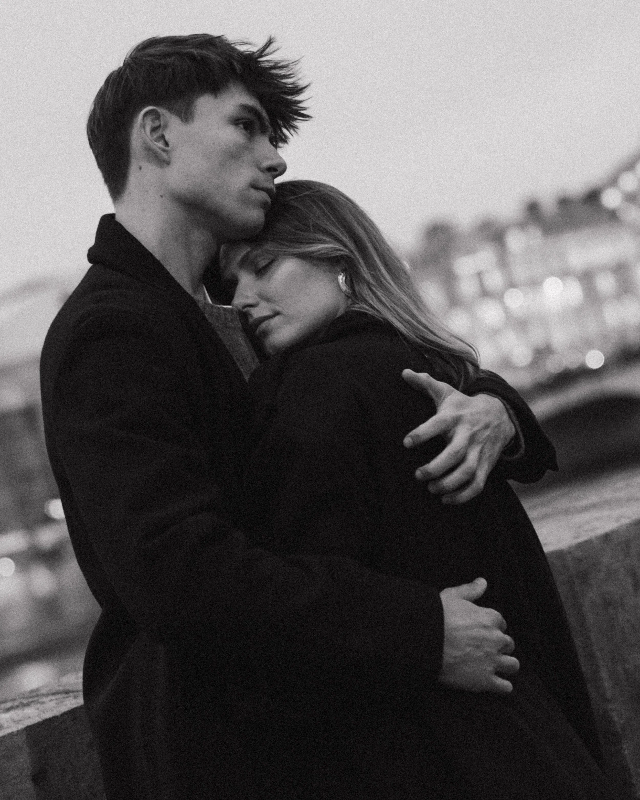session-couple-photographe-mariage-jeremy-talens-louvre-paris
