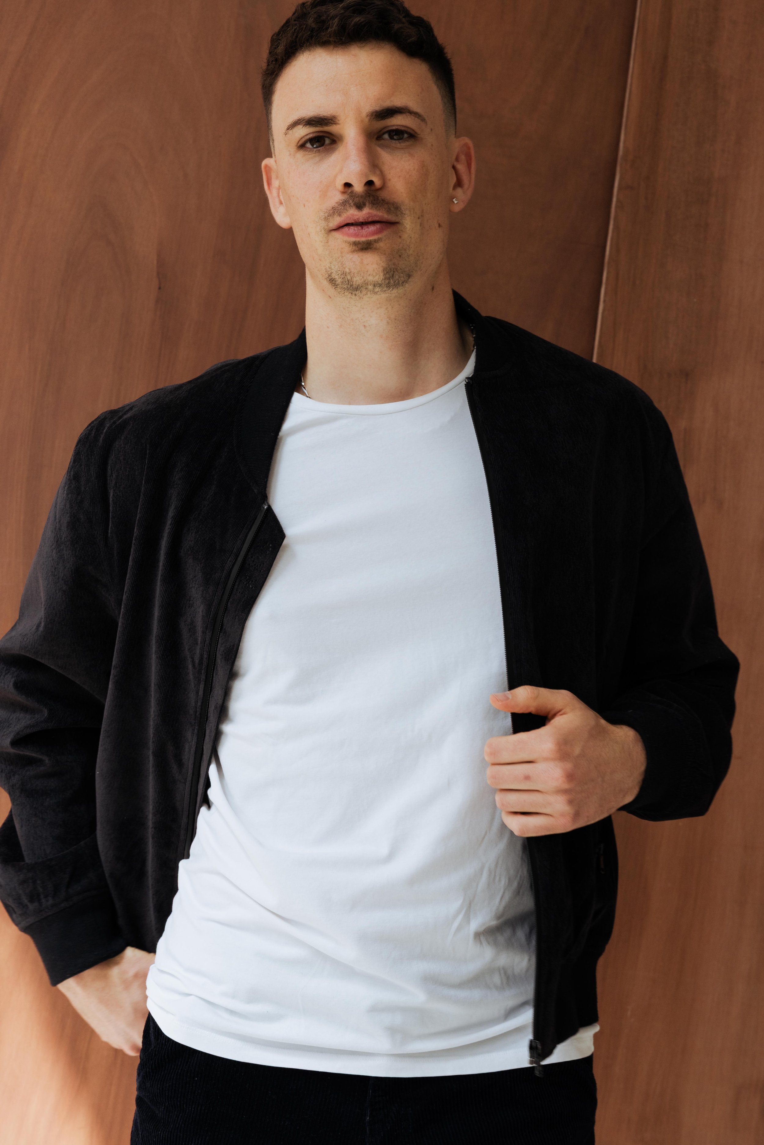 shooting-editorial-photographe-mode-paris-lyon-jeremy-talens-portrait-homme-devenir-mannequin-book-polaroid