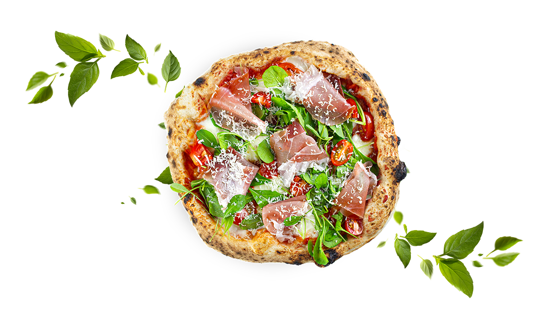 Pizza com molho de tomate, rúcula, presunto, tomate cereja e queijo parmesão