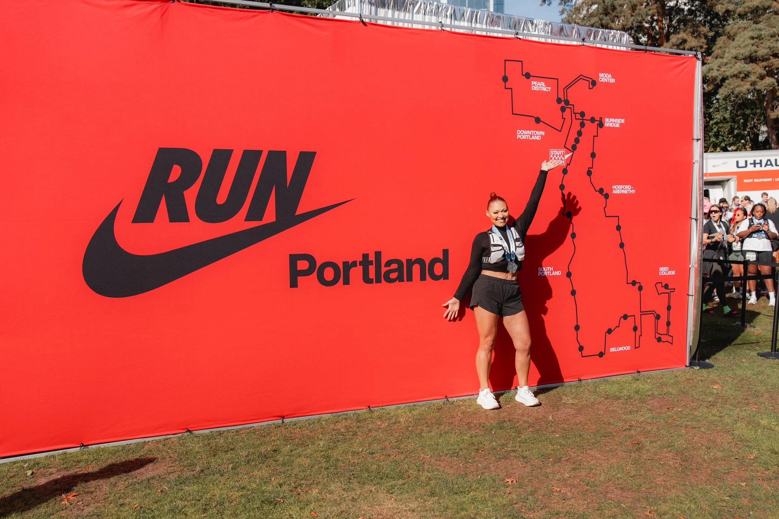 251005_NIKE6857_PortlandMarathon2025_OOHNikeBlockParty_Selects_CM_2569 .jpg