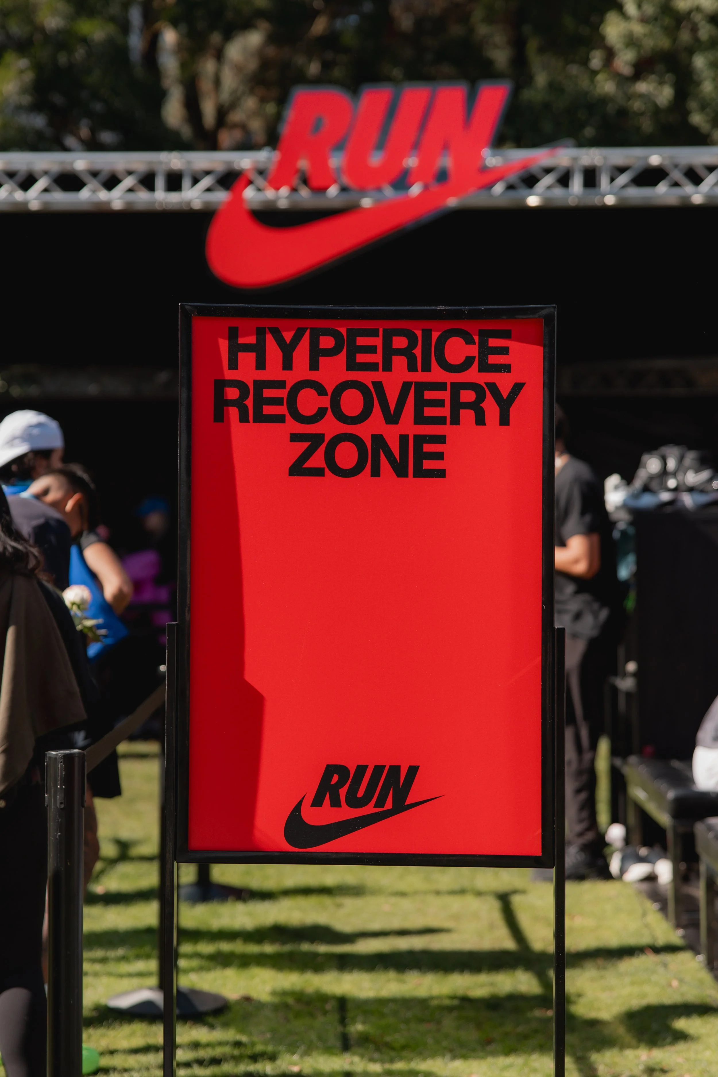 251005_NIKE6857_PortlandMarathon2025_OOHNikeBlockParty_Selects_CM_3383 .jpg