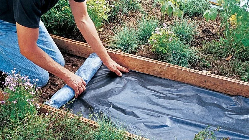 Do Professional Landscapers Use Fabric?