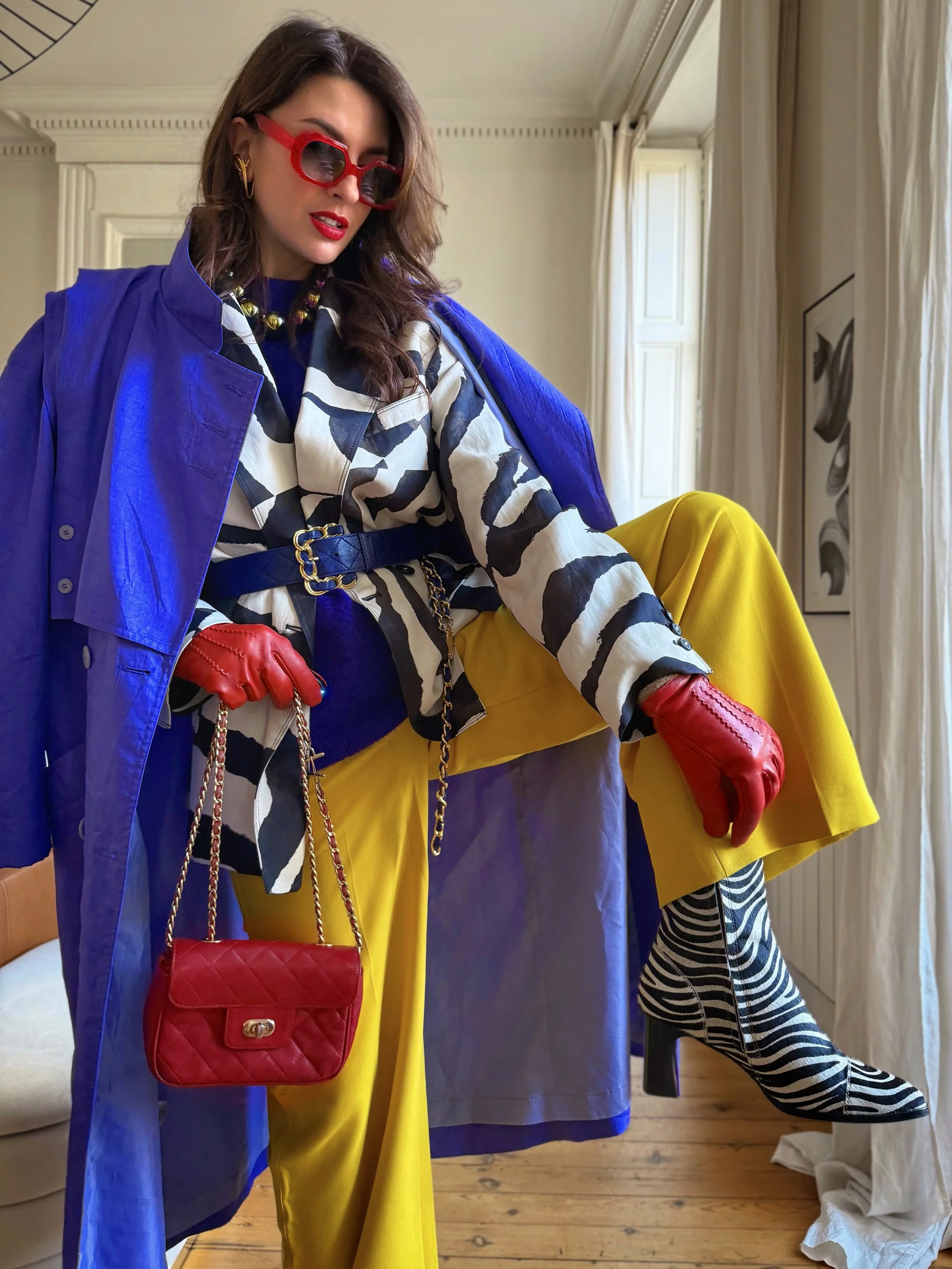 Comment porter un look coloré et imprimé sans faire too much ?