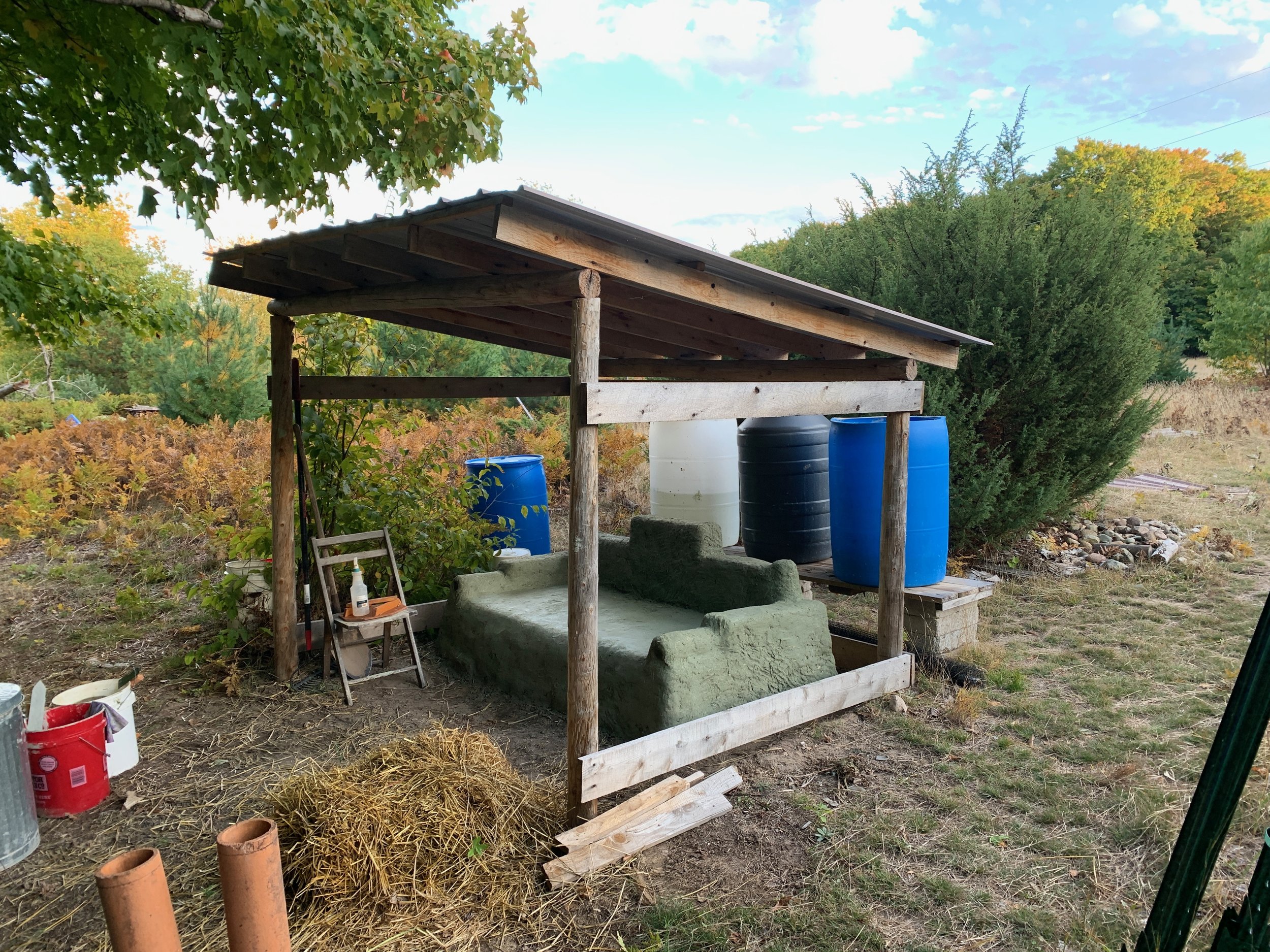 Adobe brick and clay formwork / outdoor furniture