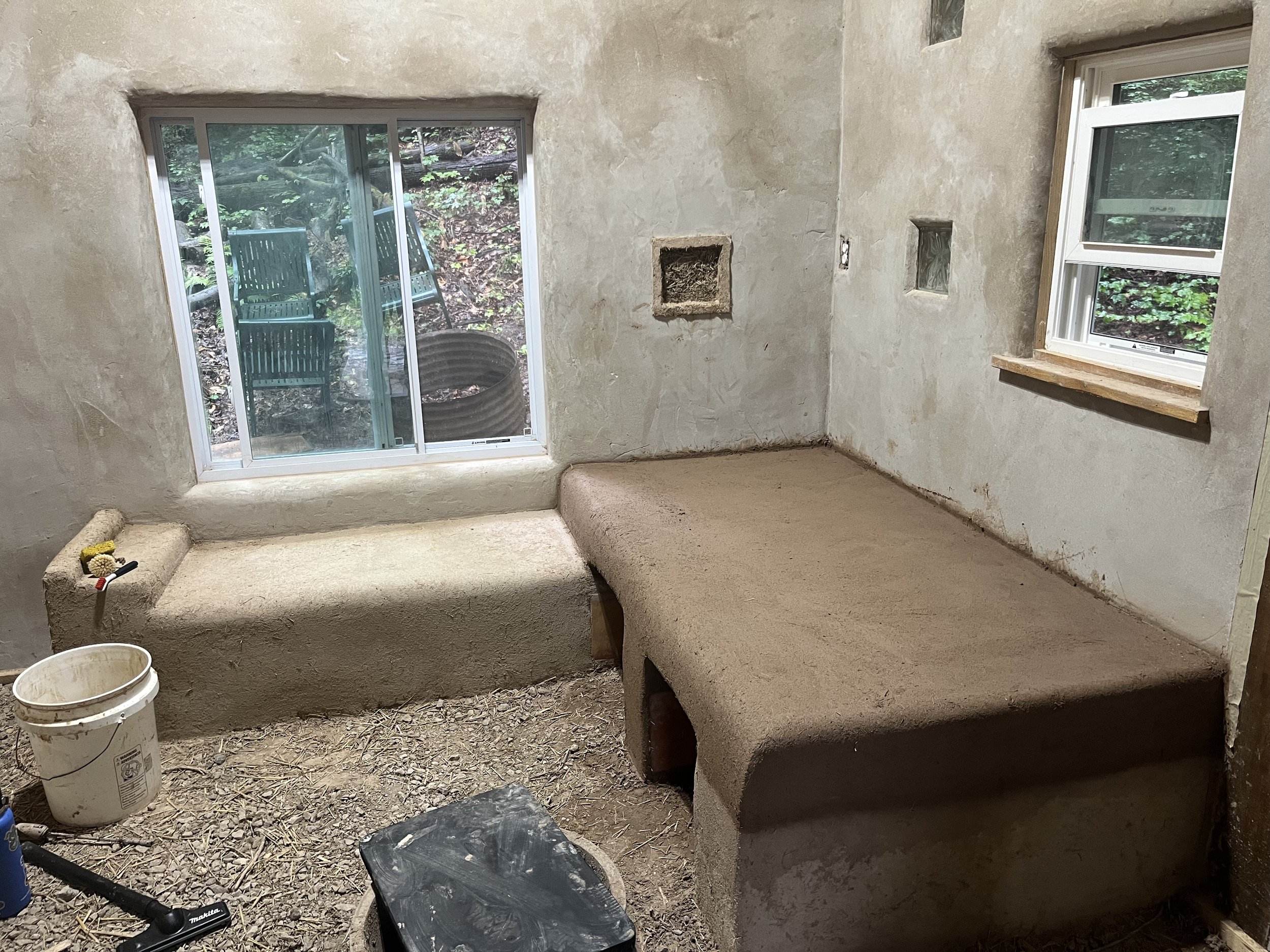 Plaster formwork (furniture and walls)