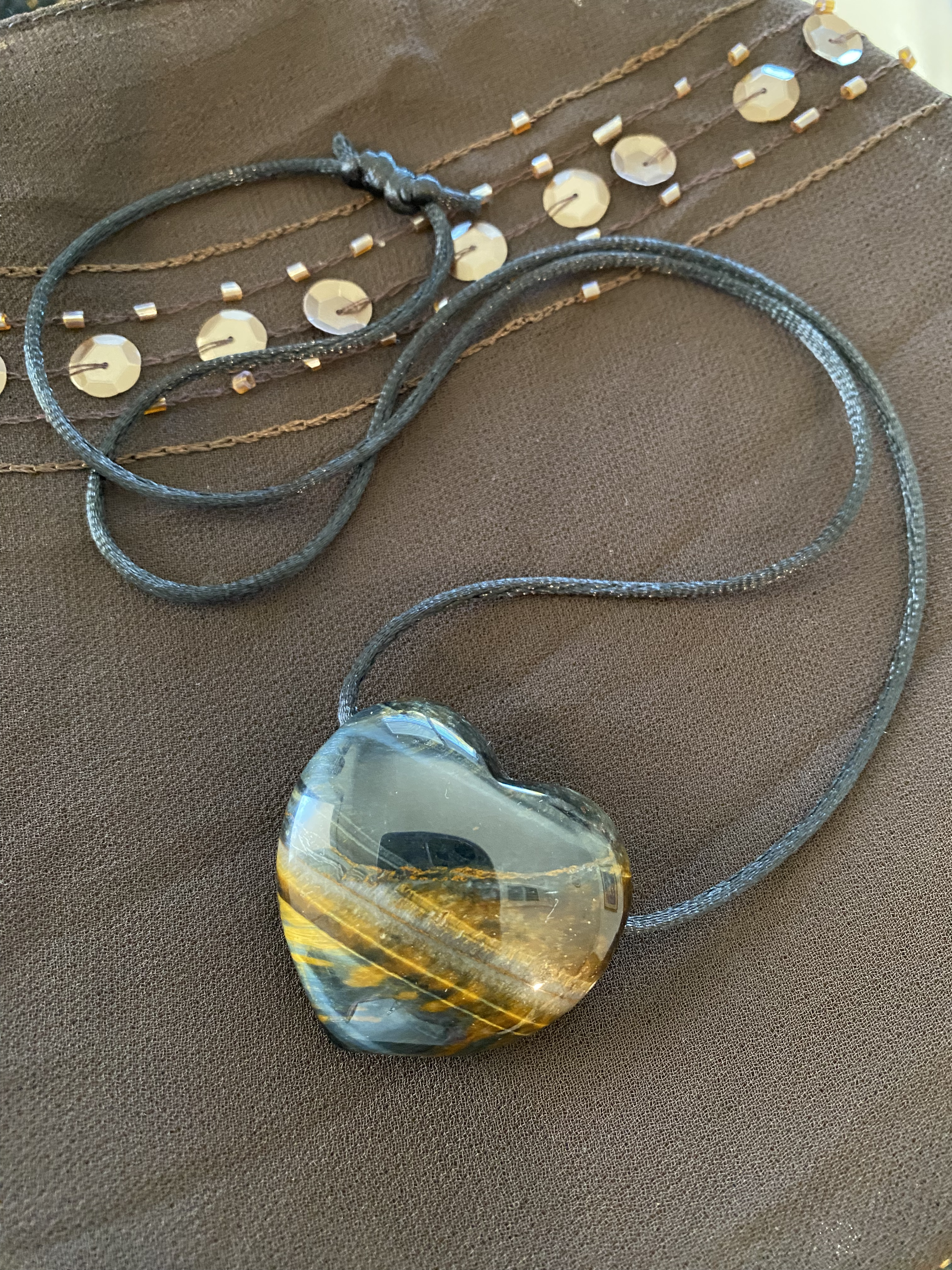 Tigers Eye on Rope 2.png