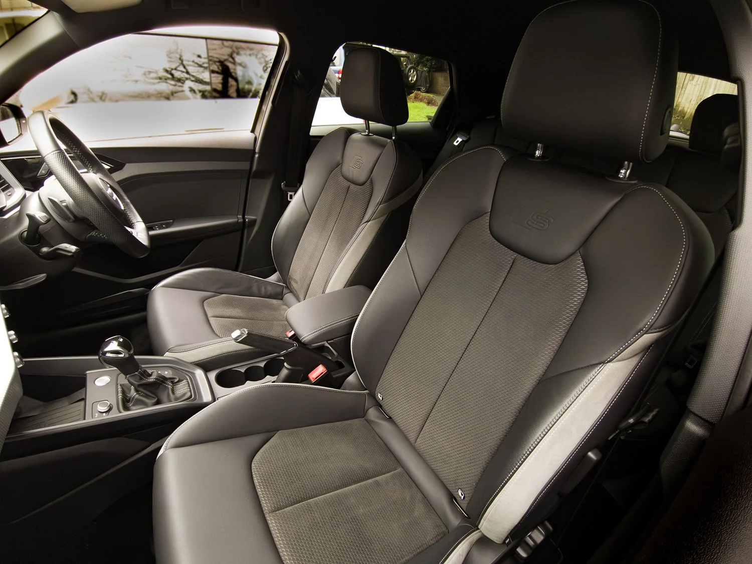 Front seats on Audi A1