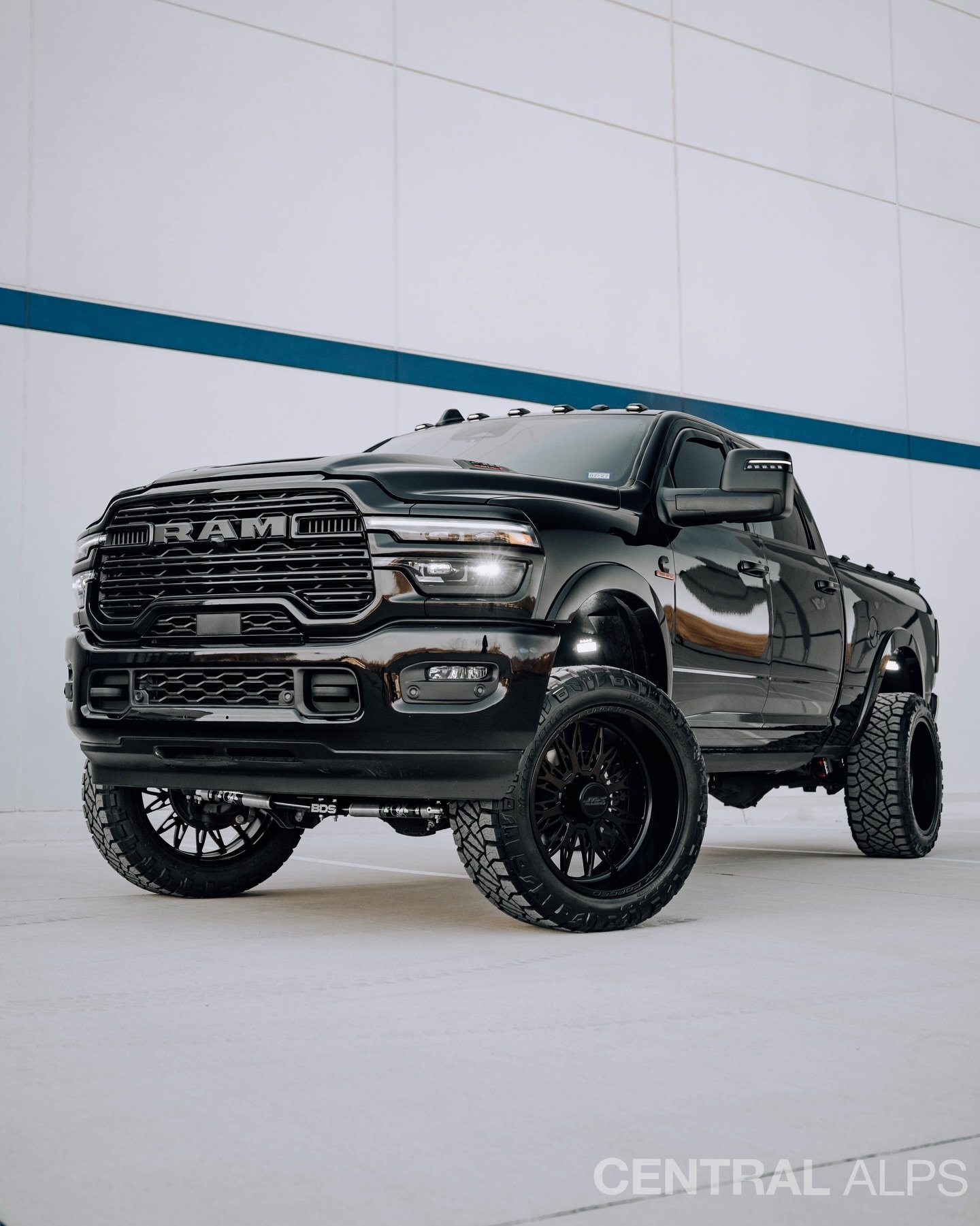 Phantom Widow JTX Wheels 
&mdash;&mdash;&mdash;&mdash;&mdash;&mdash;&mdash;&mdash;&mdash;&mdash;&mdash;&mdash;&mdash;&mdash;&mdash;&mdash;&mdash;
2025 Ram 2500 Laramie
Lift: 4&rdquo; @bdssuspensions 
Wheels: 24x12 @jtxforged Phantom Widow
Tires: 37&r