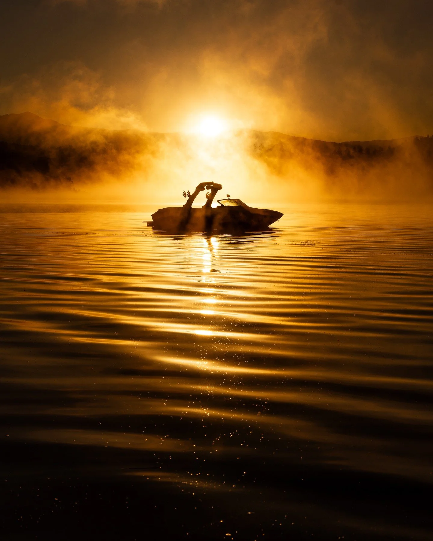 The best surf boat on the market can still do both😎
---------------------------------------------------
Model: B52 23&rsquo; Alpha
Posted by: OM
.
.
#explore #explorepage #fy #fypage #trending #boats  #luxury #surboats #dfw