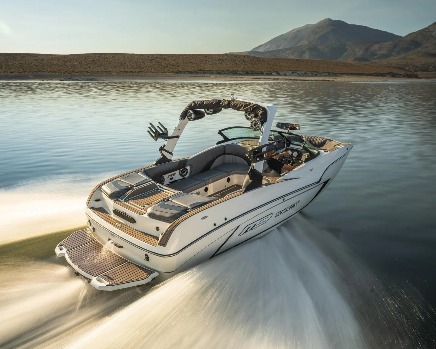 If the wave ain&rsquo;t scary&hellip; it ain&rsquo;t a Tomcat 🌊
ㅤ
DM us for details &amp; financing!
@mb_boat_dude @wakesurfcali @fatsacwake @onlyinboards @indmar
---------------------------------------------------
Model:  Tomcat F22 Alpha @mbboats
