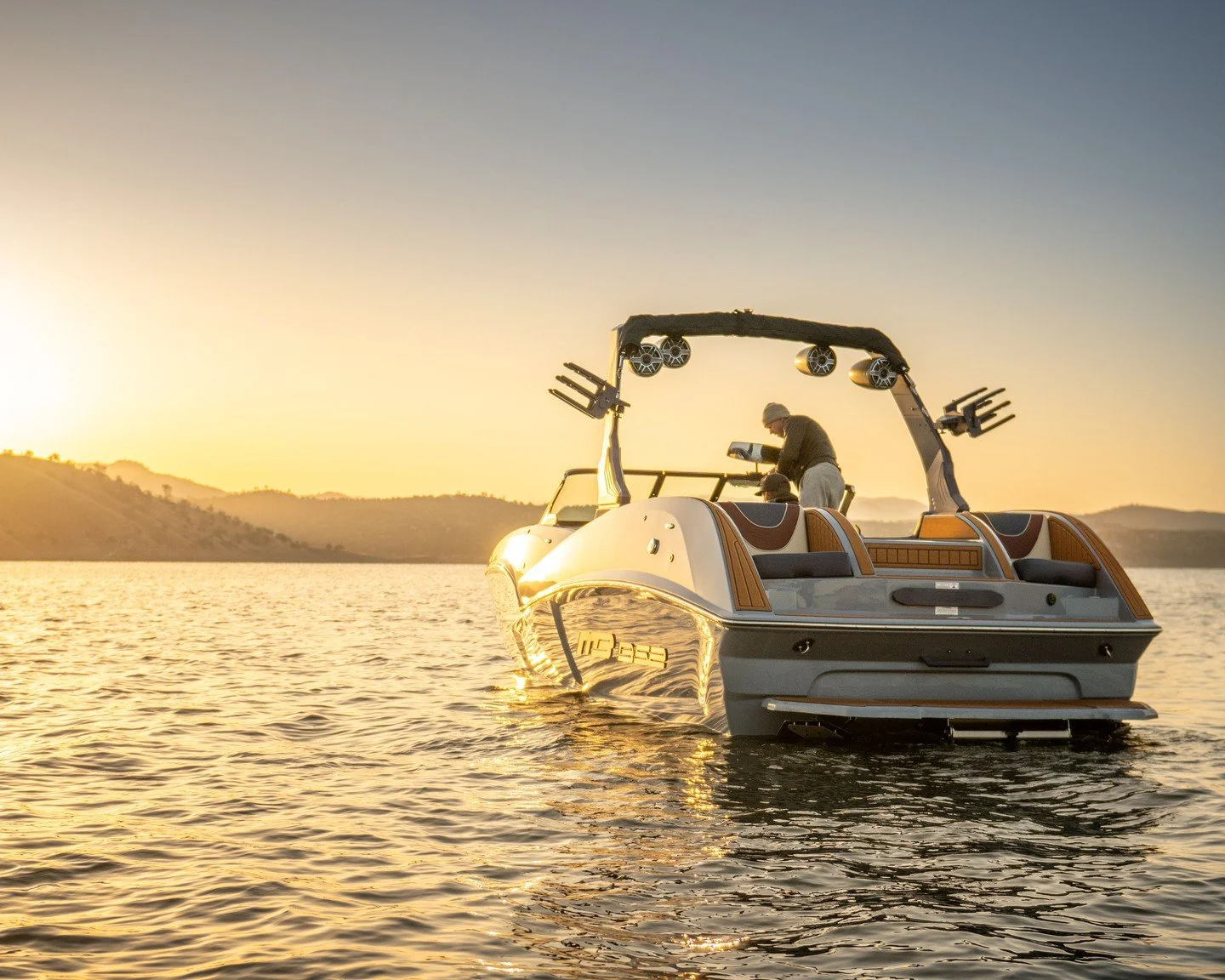 Where the sun ends&hellip; the story begins 🌅🚤
ㅤ
DM us for details &amp; financing!
@mb_boat_dude @wakesurfcali @fatsacwake @onlyinboards @indmar
---------------------------------------------------
Model:  B52 25 Alpha @mbboats
Posted by: AK
.
.
#f