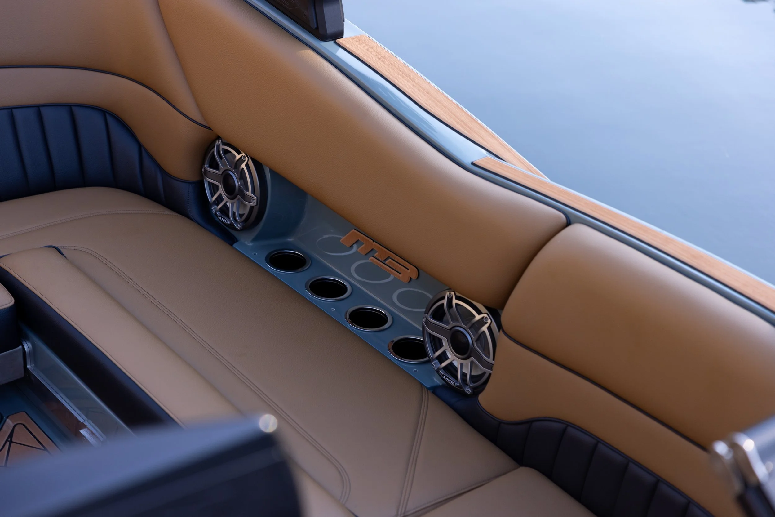 How does the MB B52 21 Alpha perform on water?.jpeg