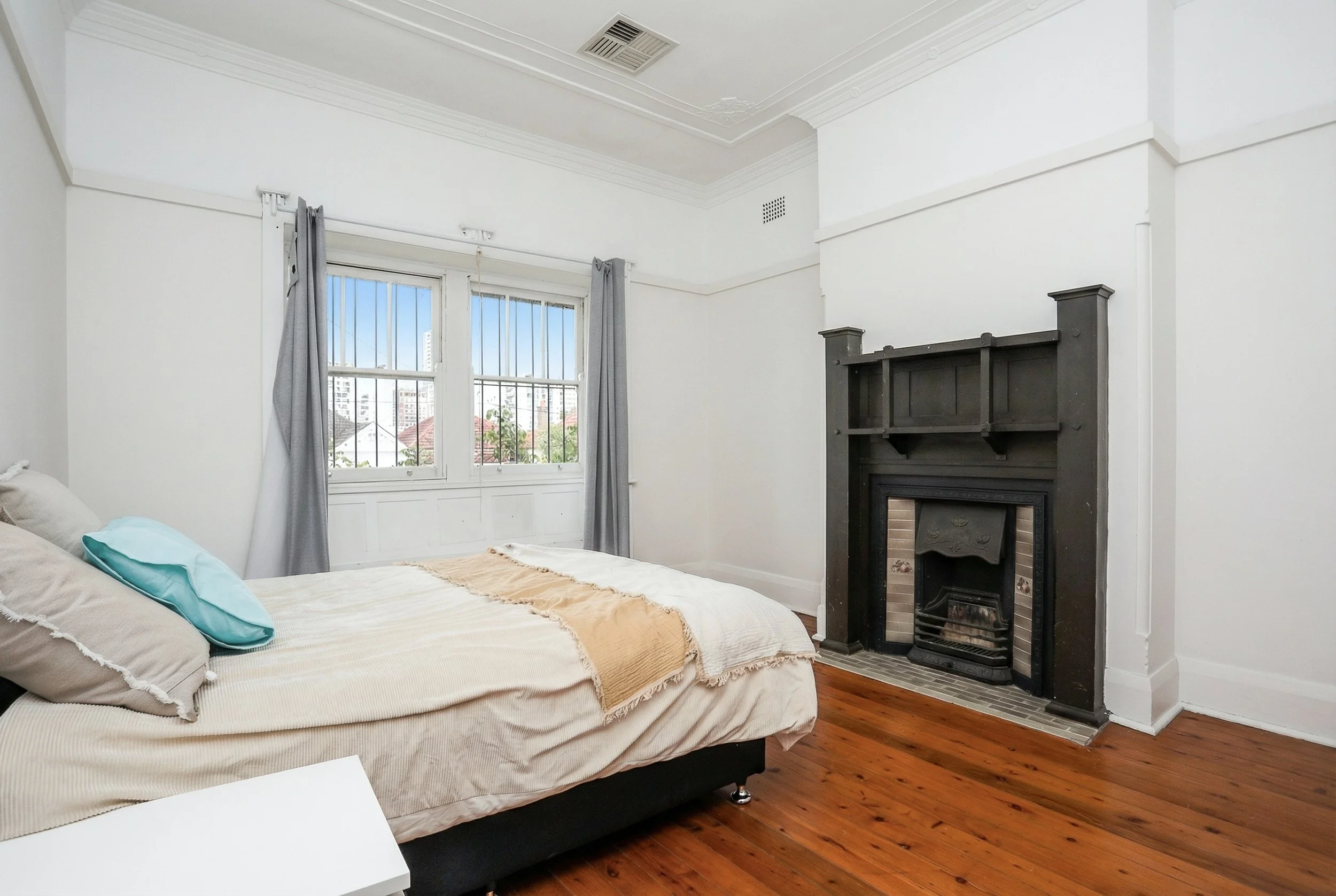 with flash (b&w)-05.jpg