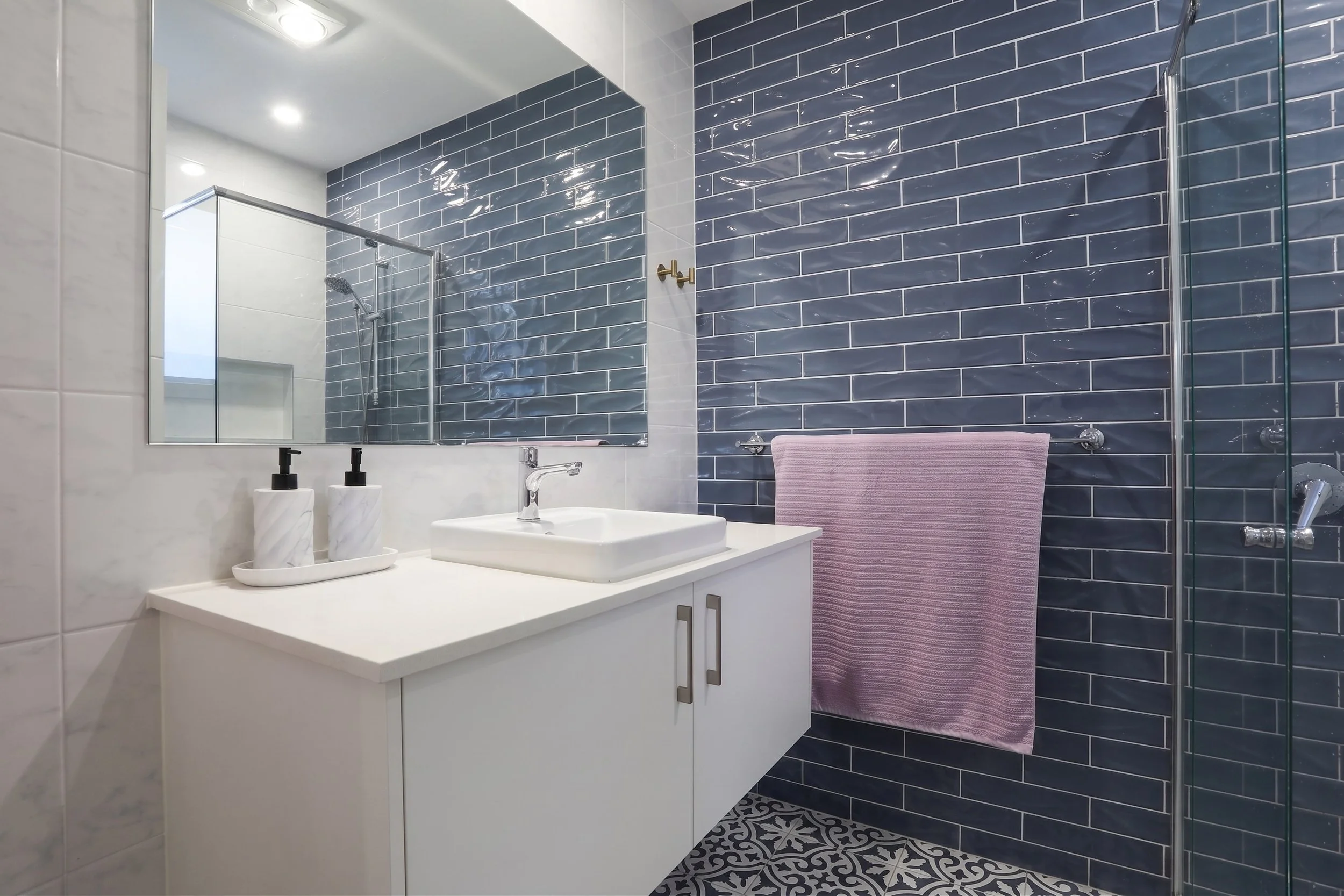 bathroom 2.jpg