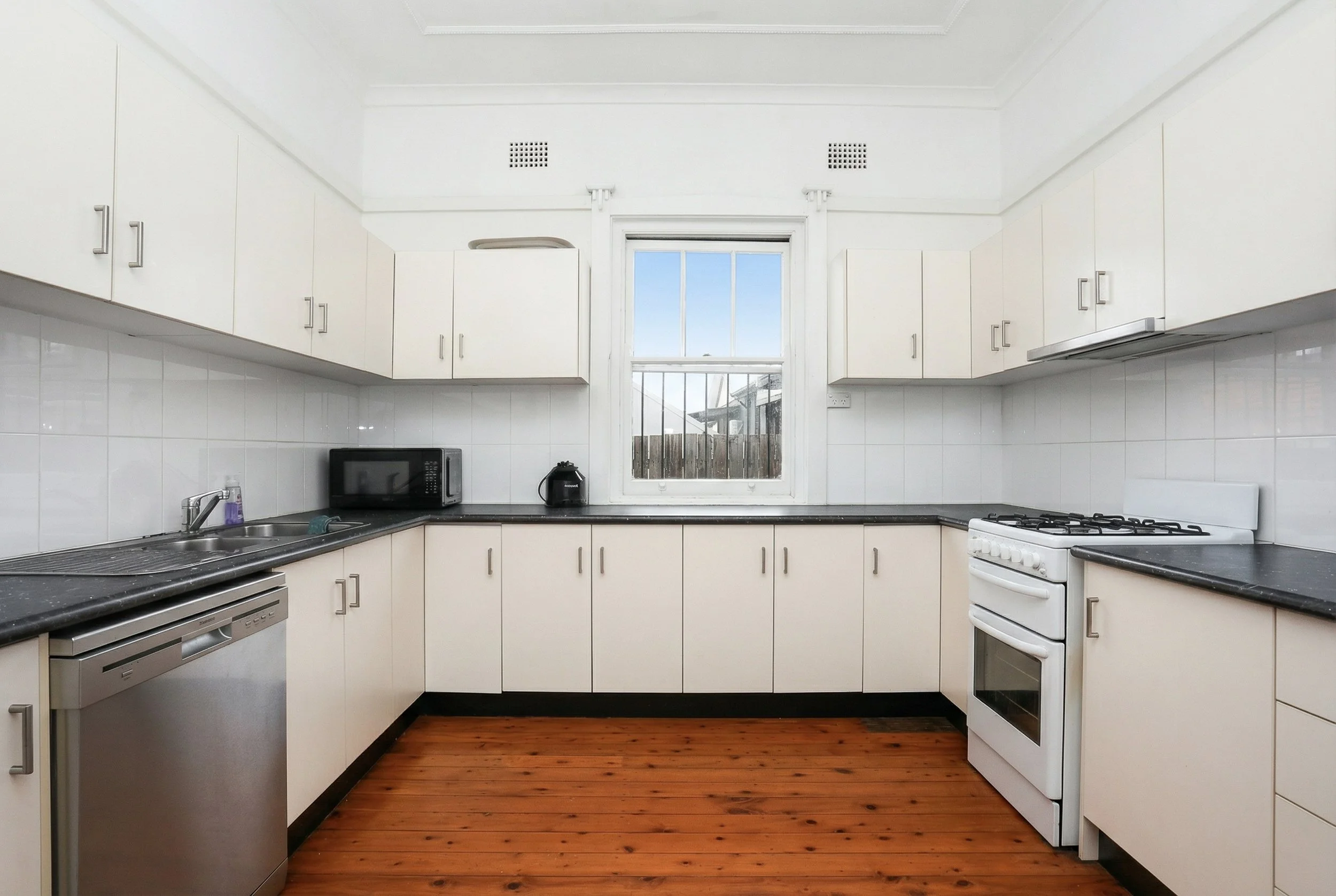 with flash (b&w)-09.jpg