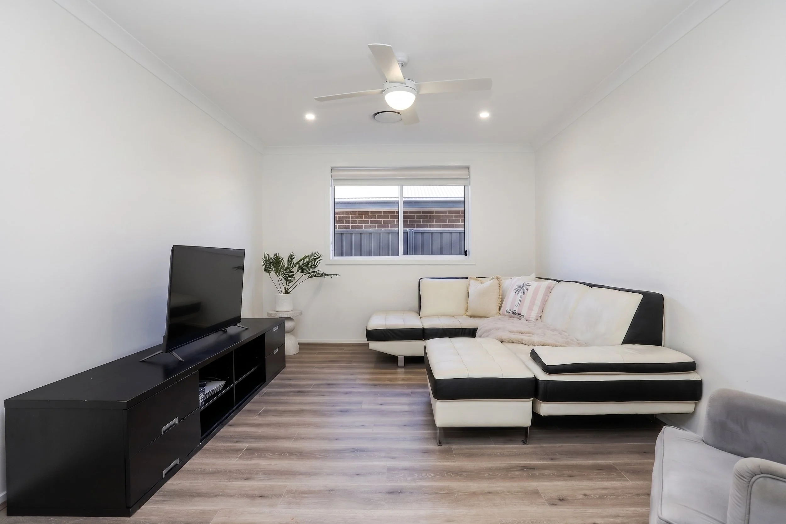 lounge 1.jpg