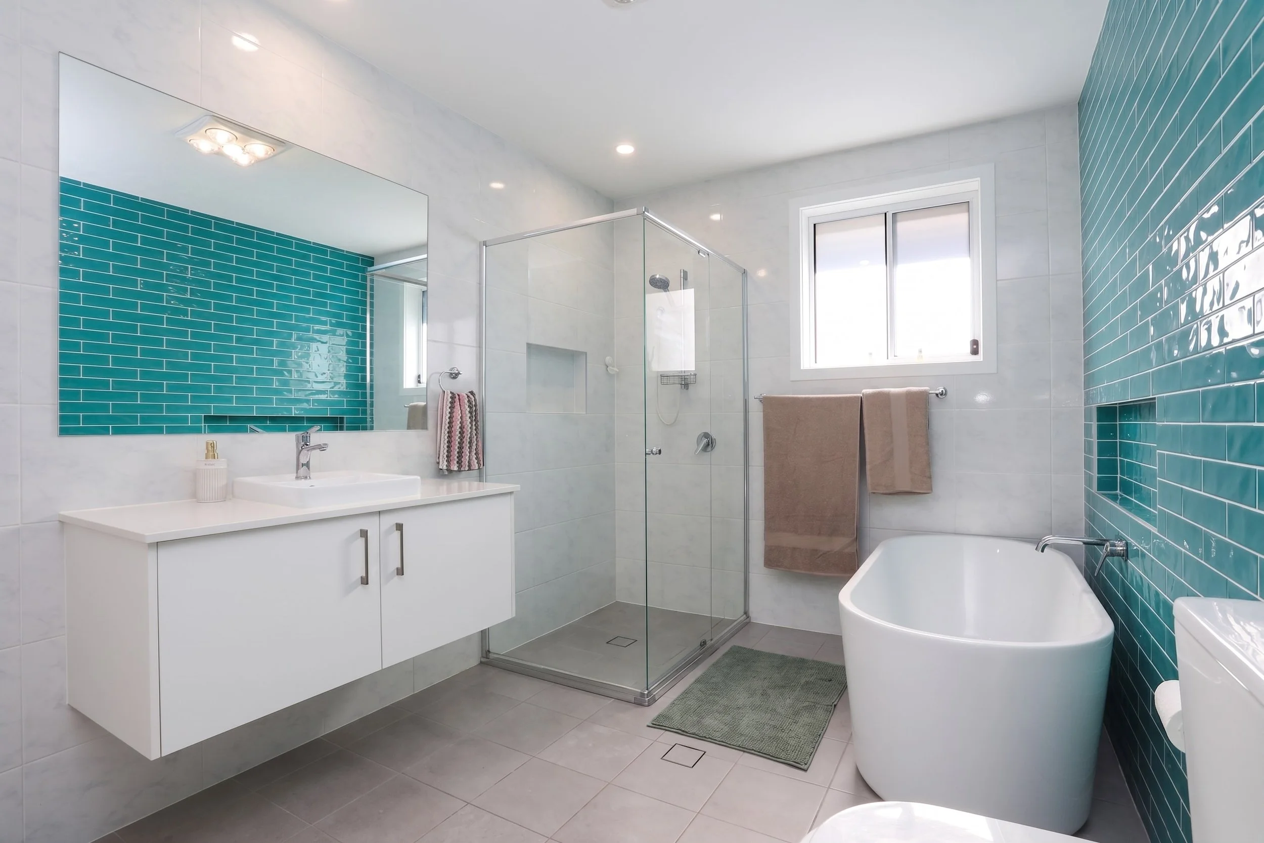 bathroom 3.jpg