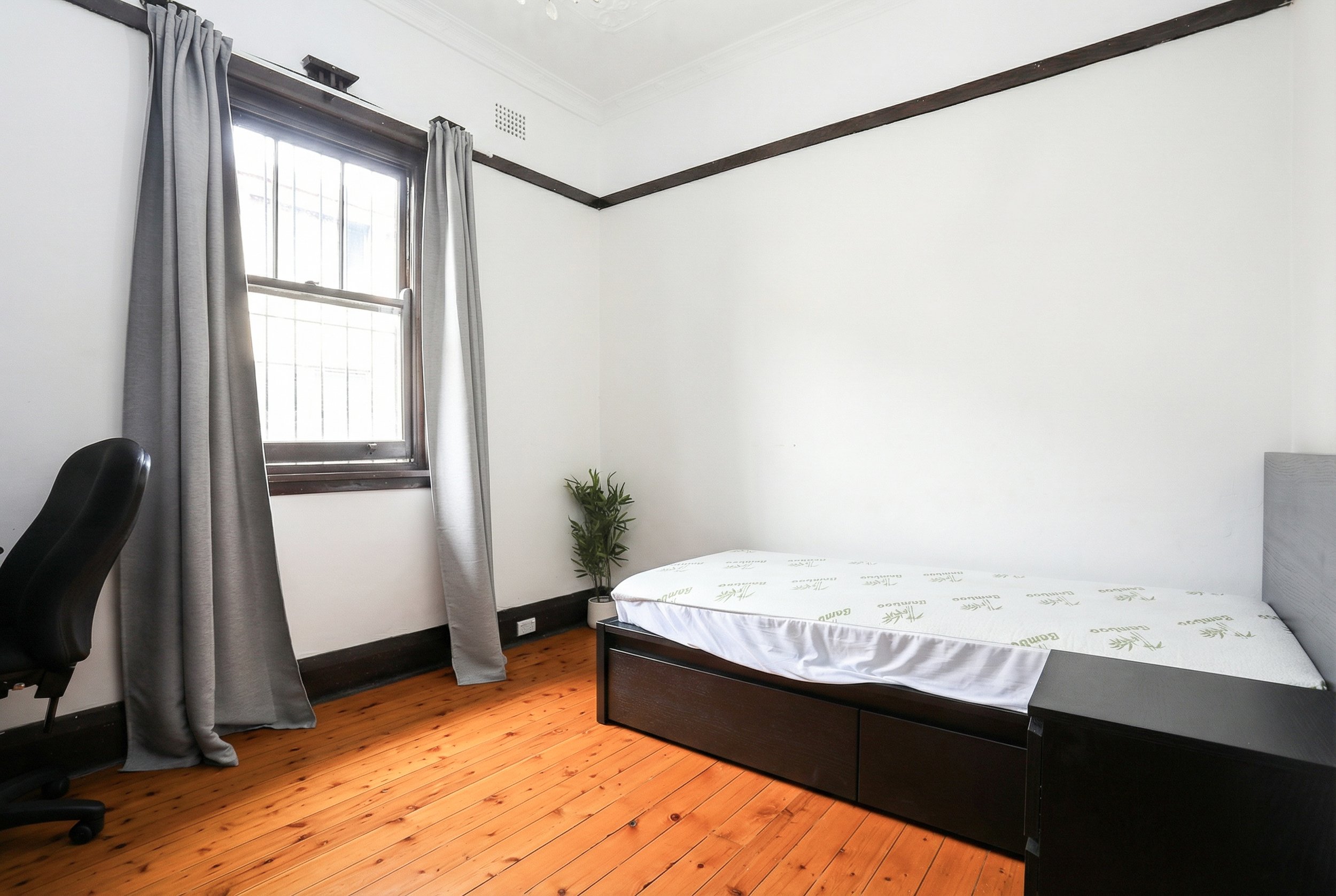 with flash (b&w)-10.jpg